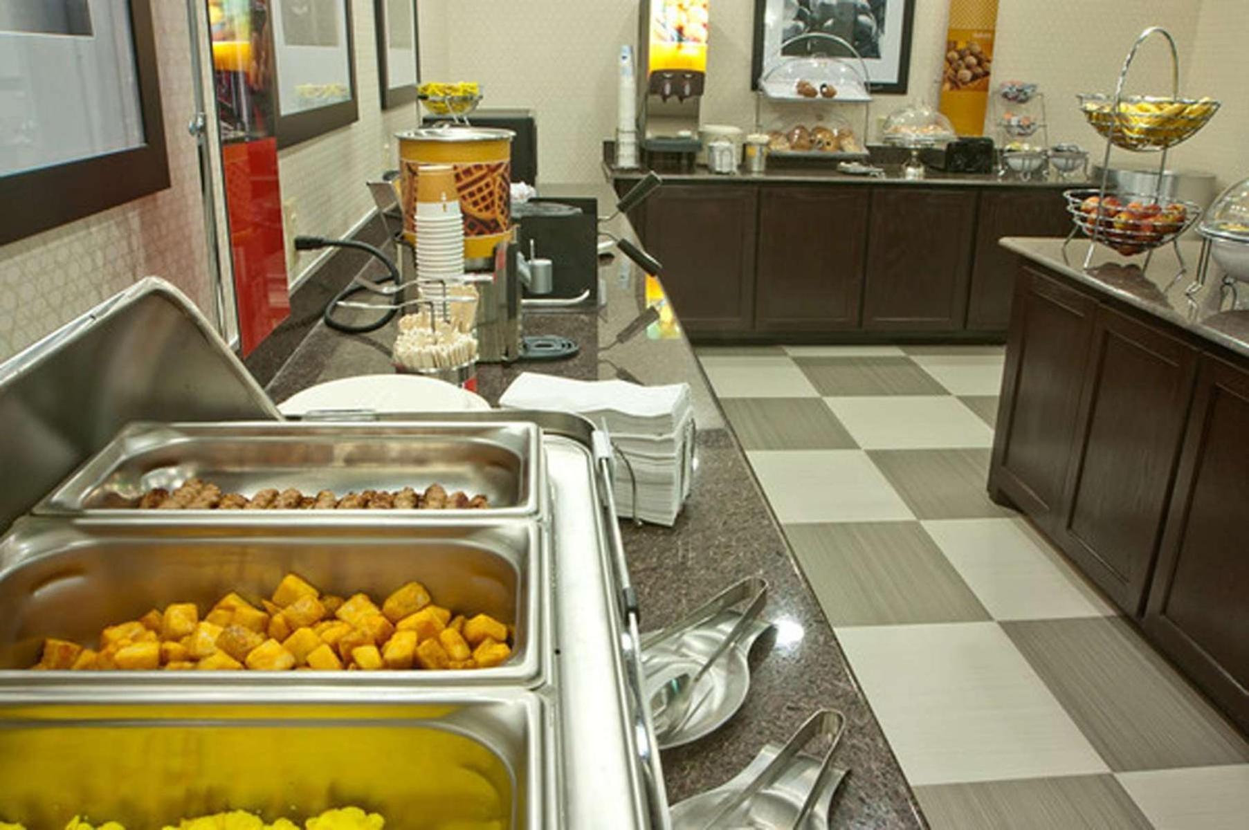 Hampton Inn & Suites Denison photo 12