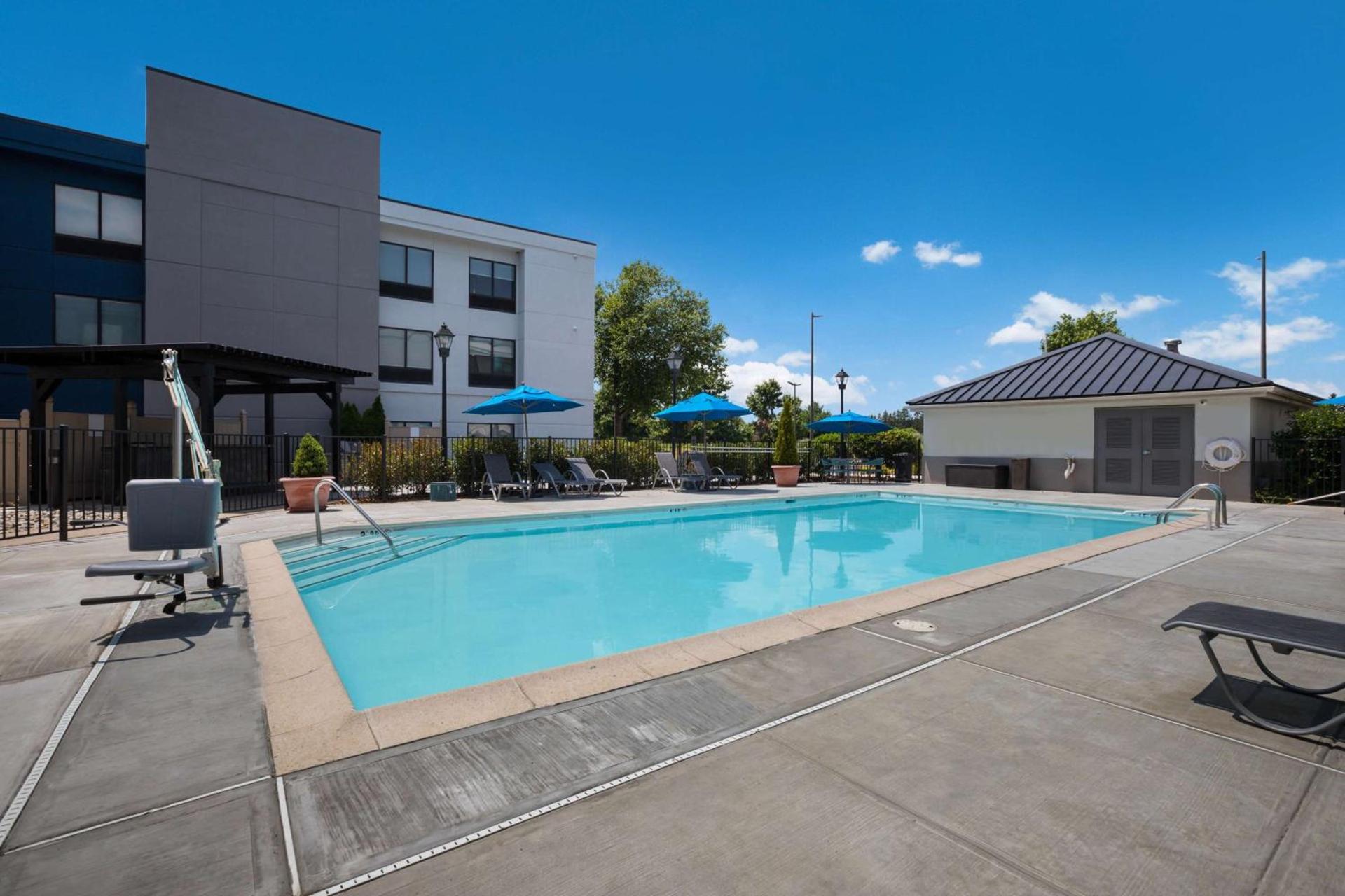 Hampton Inn Princeton photo 21