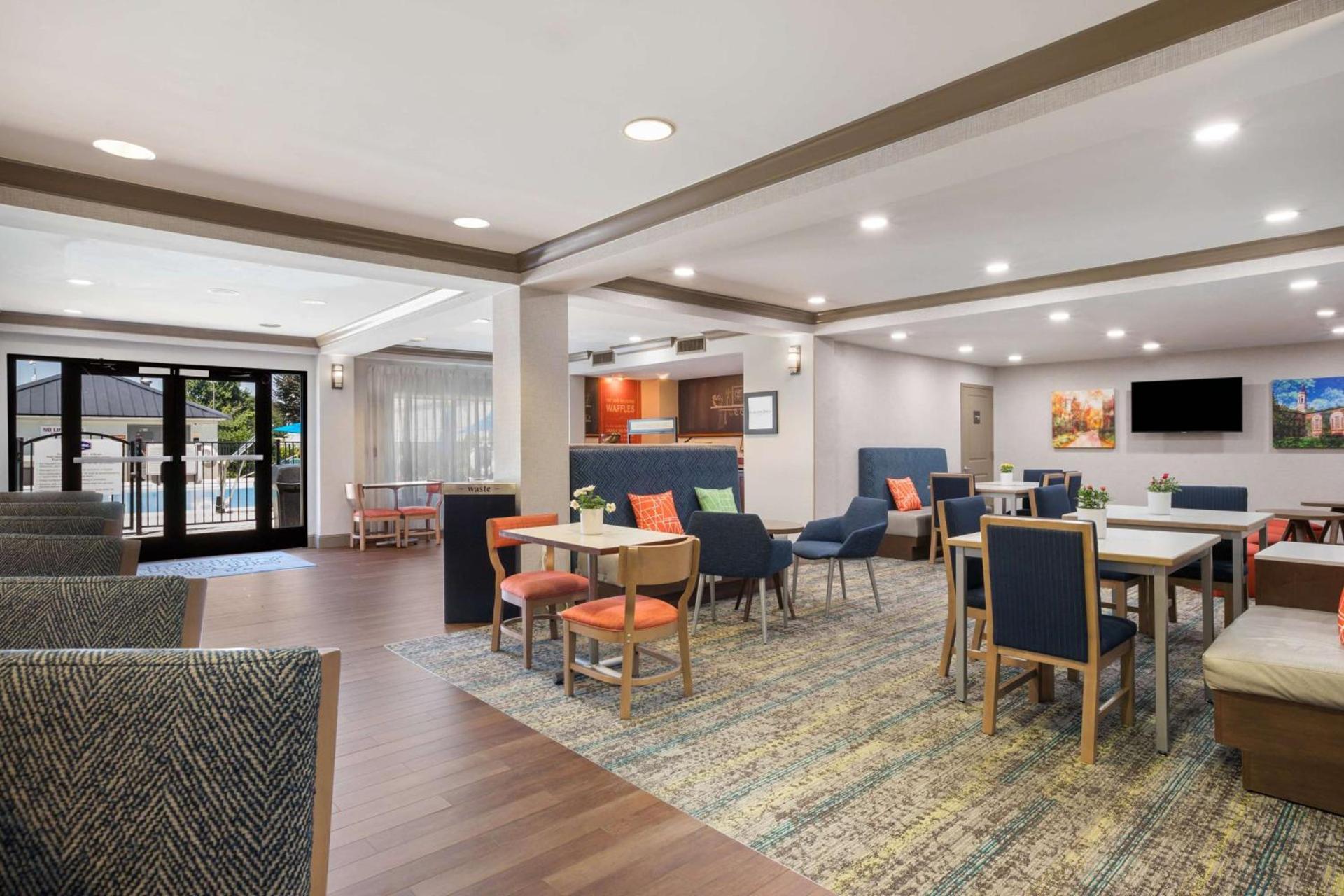 Hampton Inn Princeton photo 25