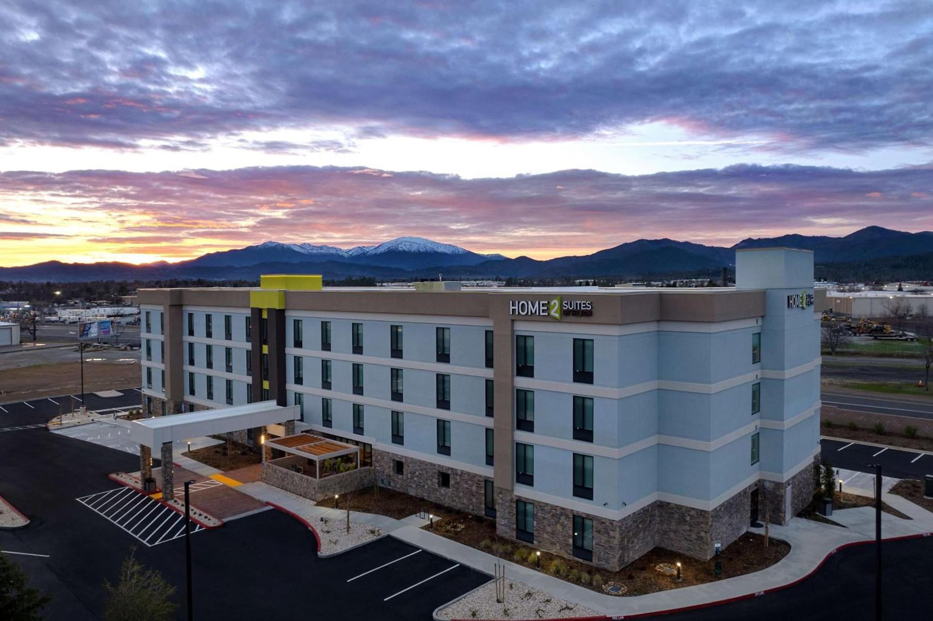 Home2 Suites By Hilton Redding photo 1