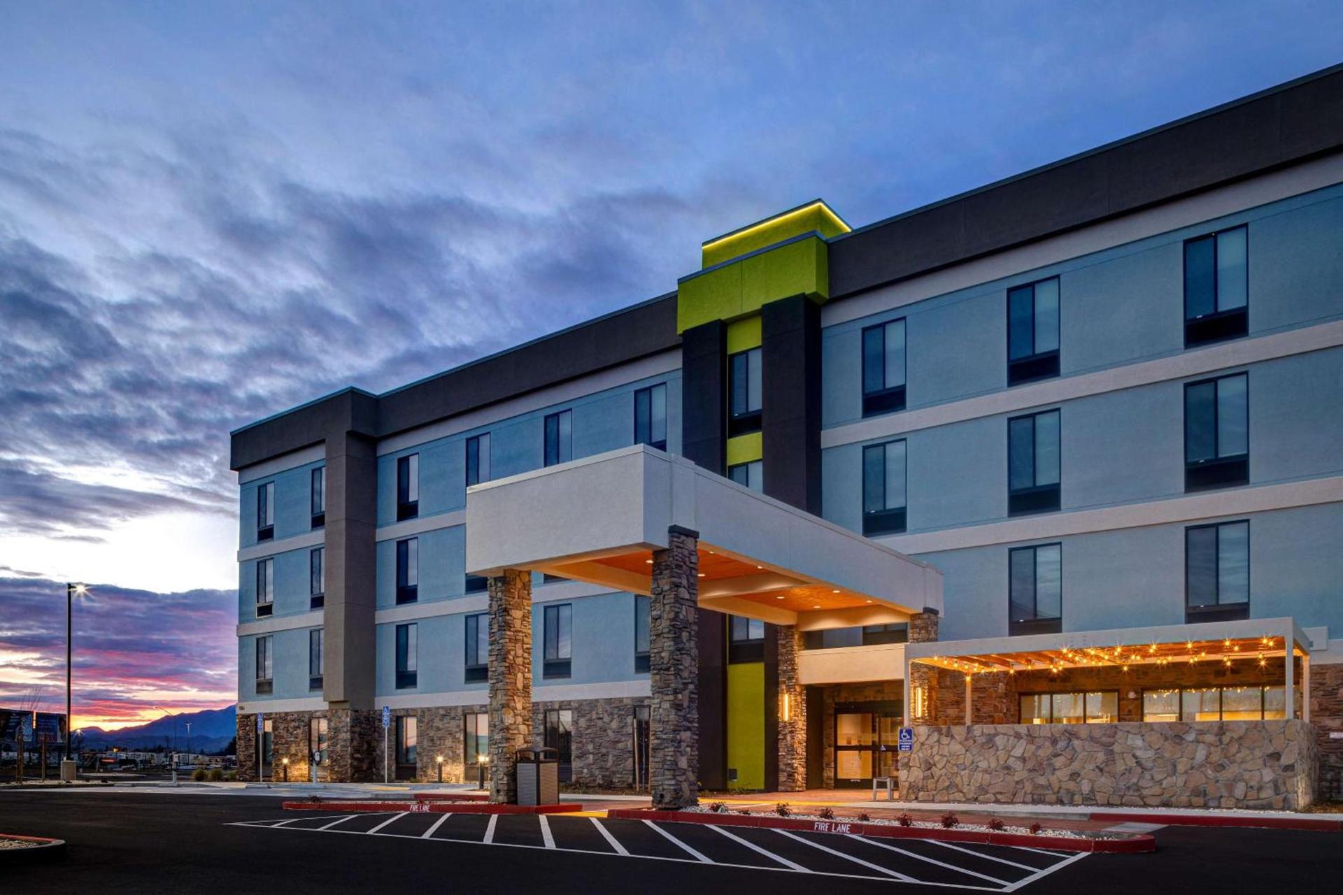 Home2 Suites By Hilton Redding photo 7