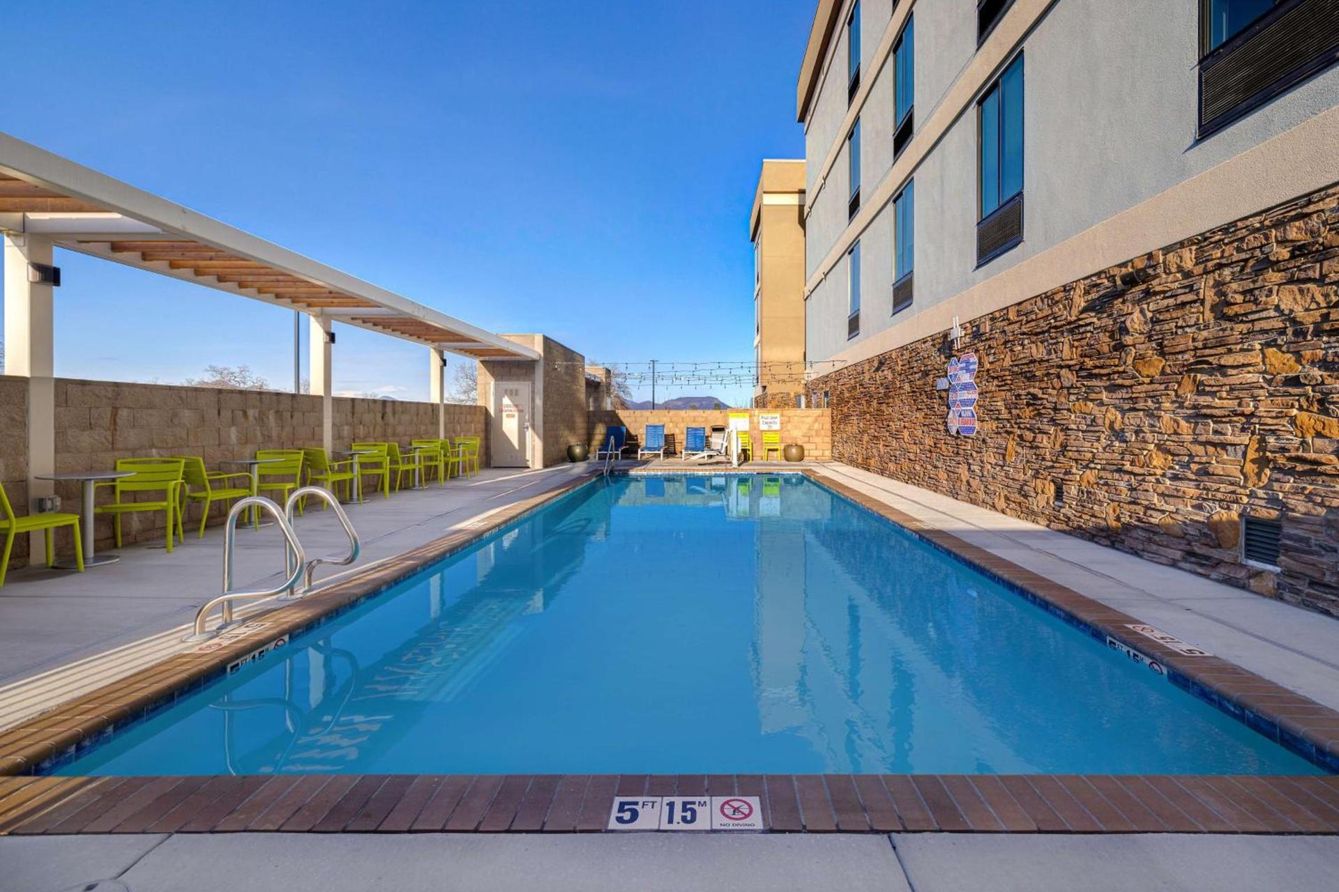 Home2 Suites By Hilton Redding photo 12