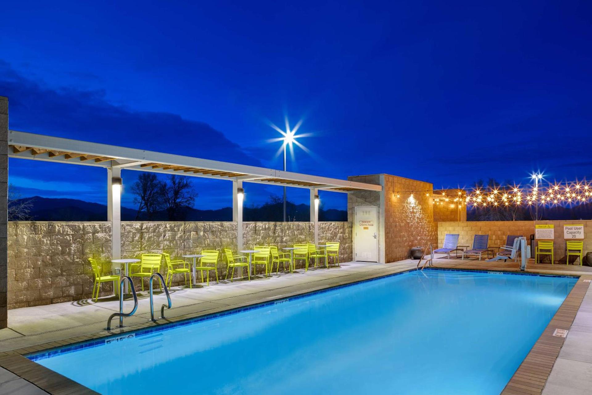 Home2 Suites By Hilton Redding photo 13