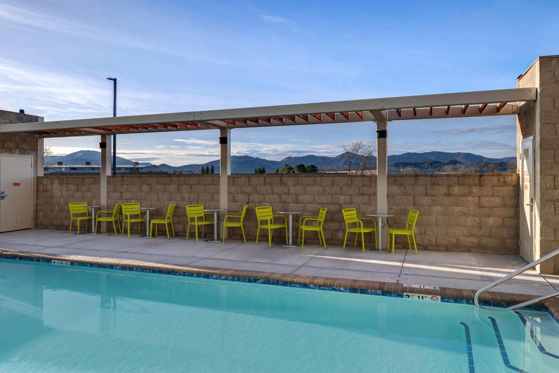 Home2 Suites By Hilton Redding photo 14