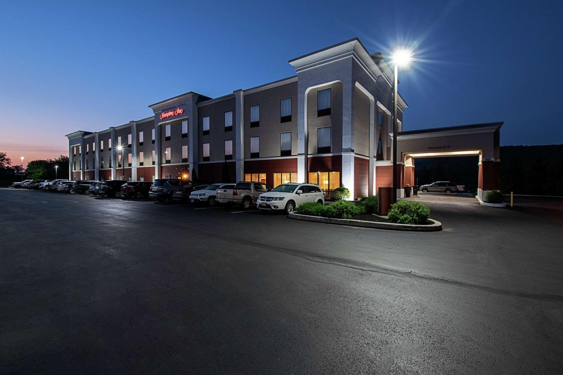 Hampton Inn Pine Grove photo 6