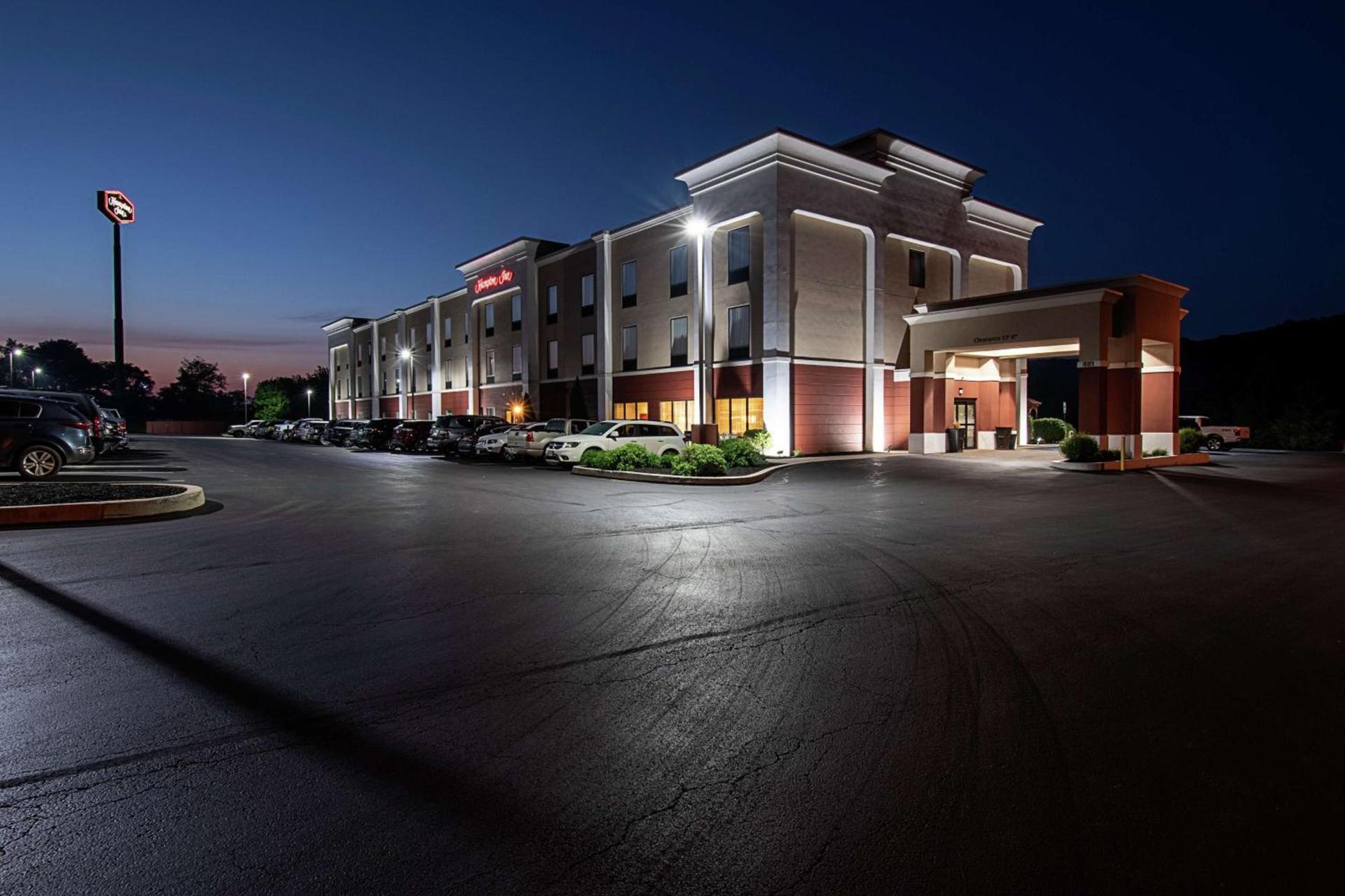 Hampton Inn Pine Grove photo 7