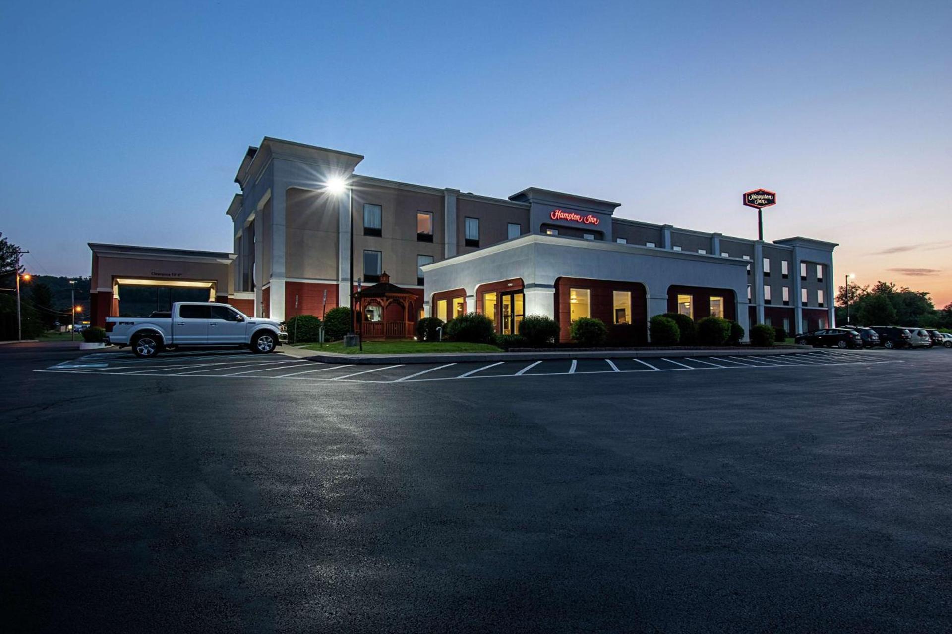 Hampton Inn Pine Grove photo 9
