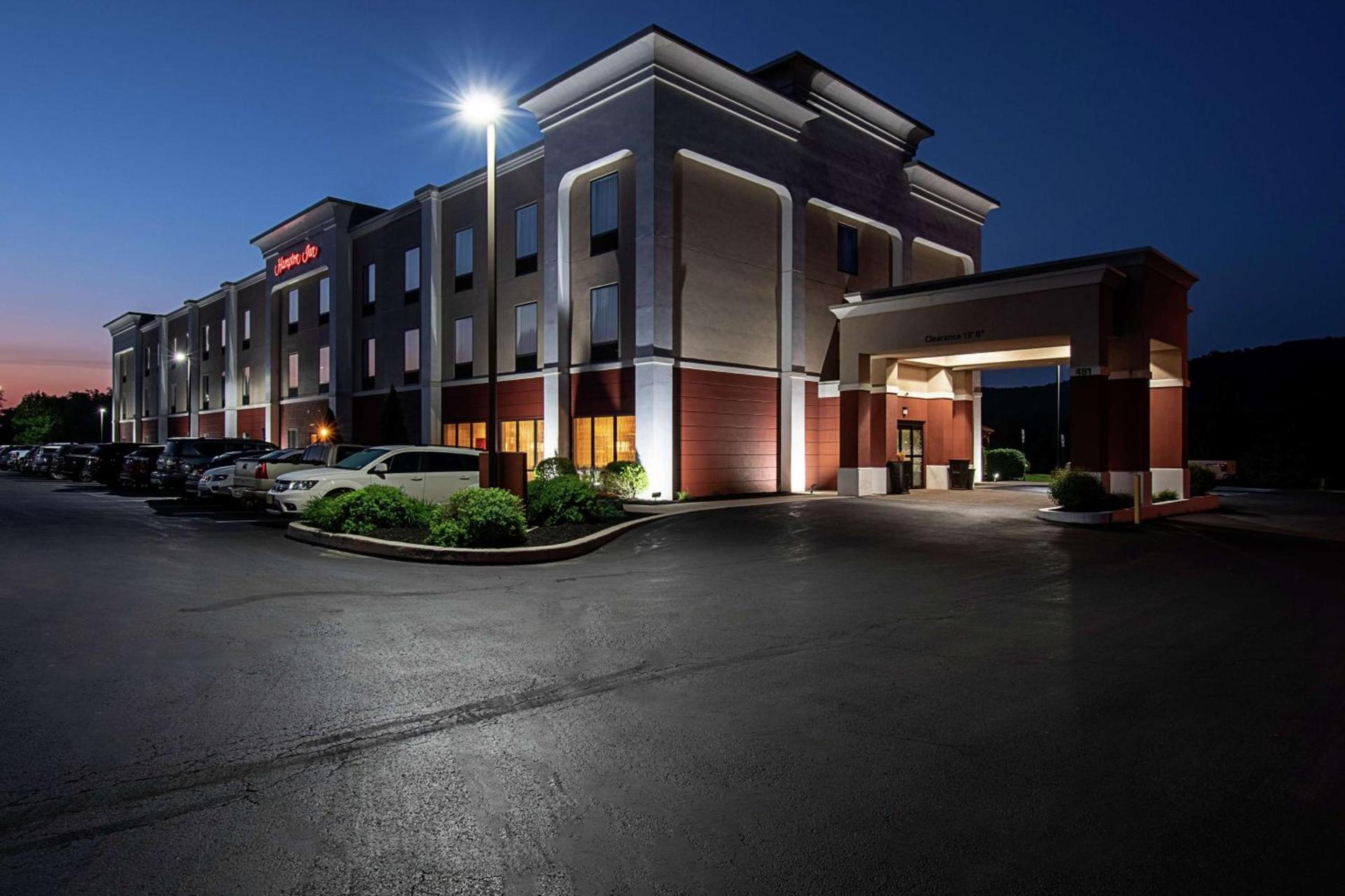 Hampton Inn Pine Grove photo 8