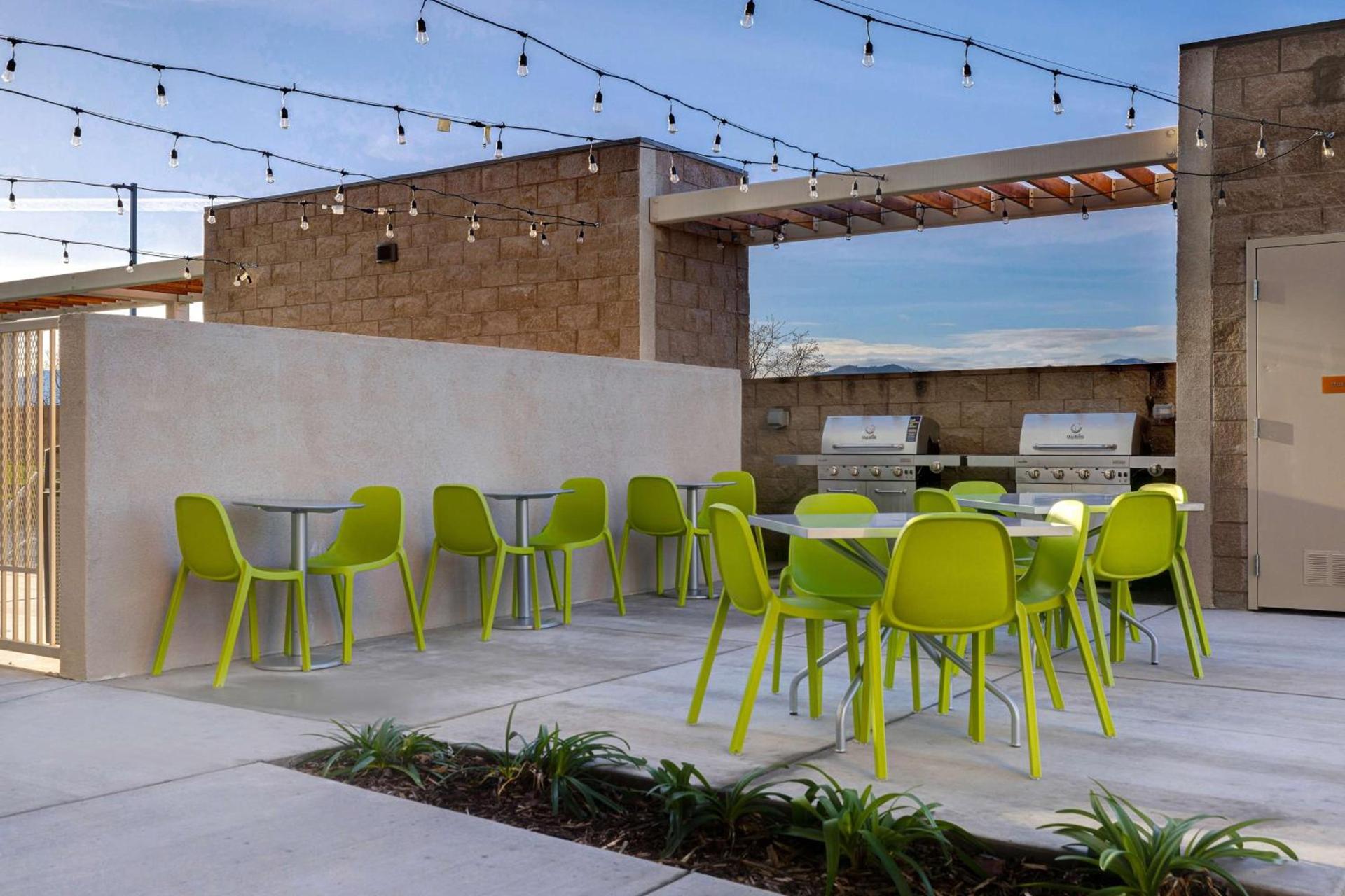 Home2 Suites By Hilton Redding photo 17
