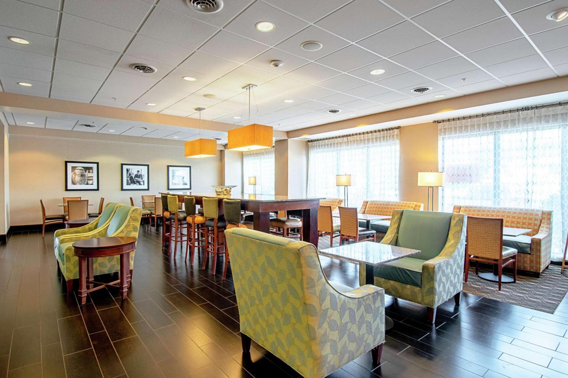 Hampton Inn Pine Grove photo 13