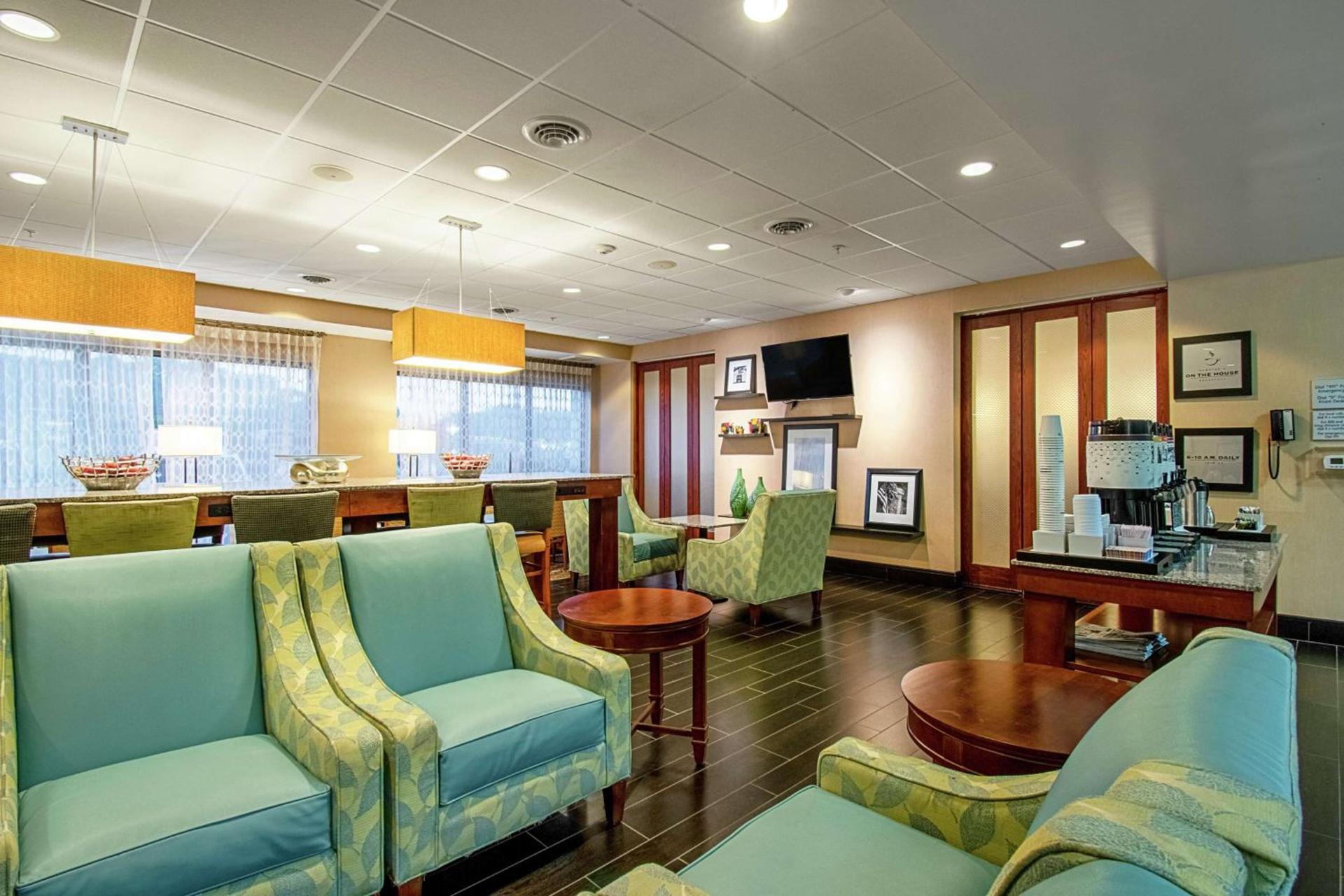 Hampton Inn Pine Grove photo 14