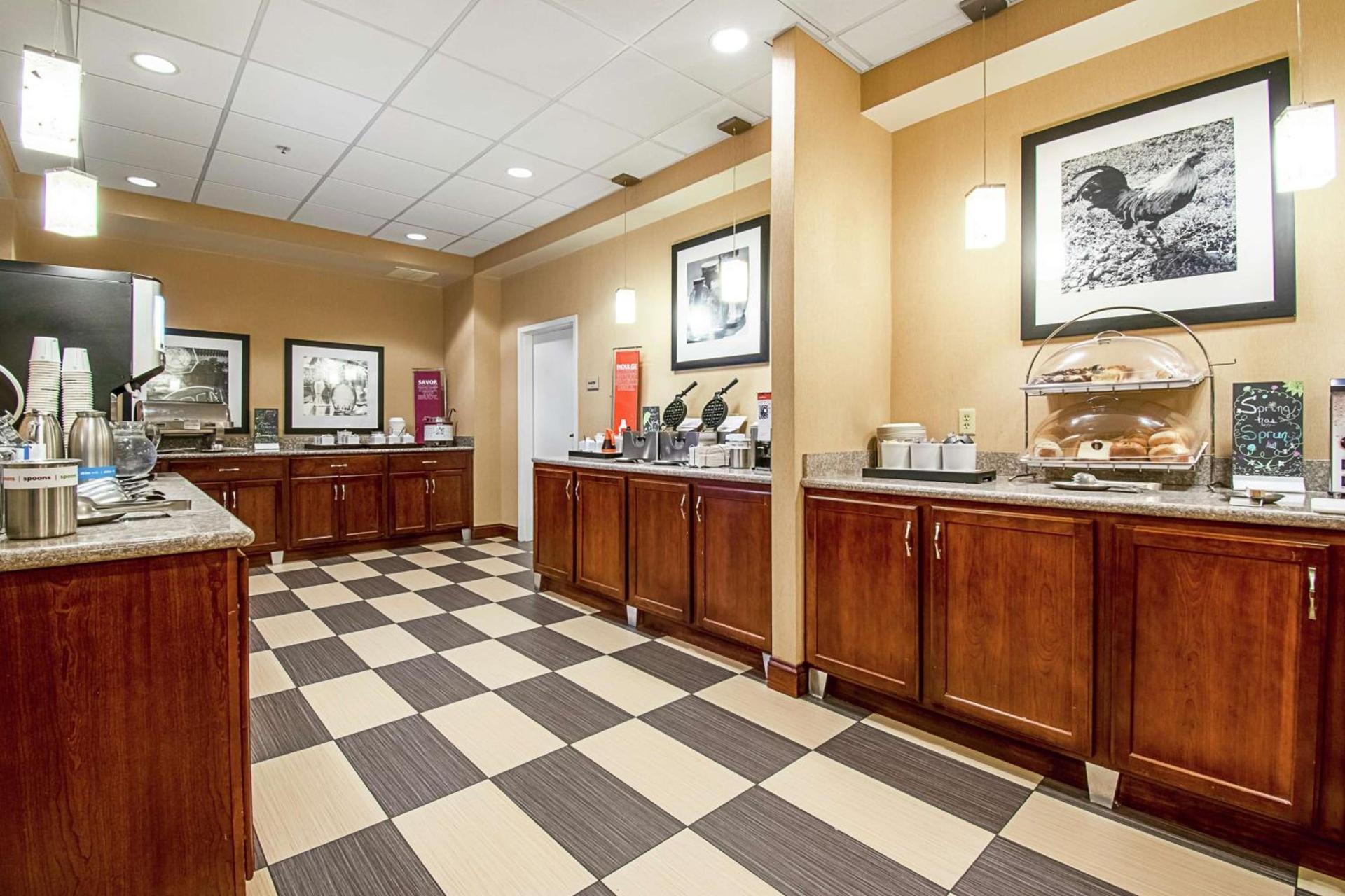 Hampton Inn Pine Grove photo 18