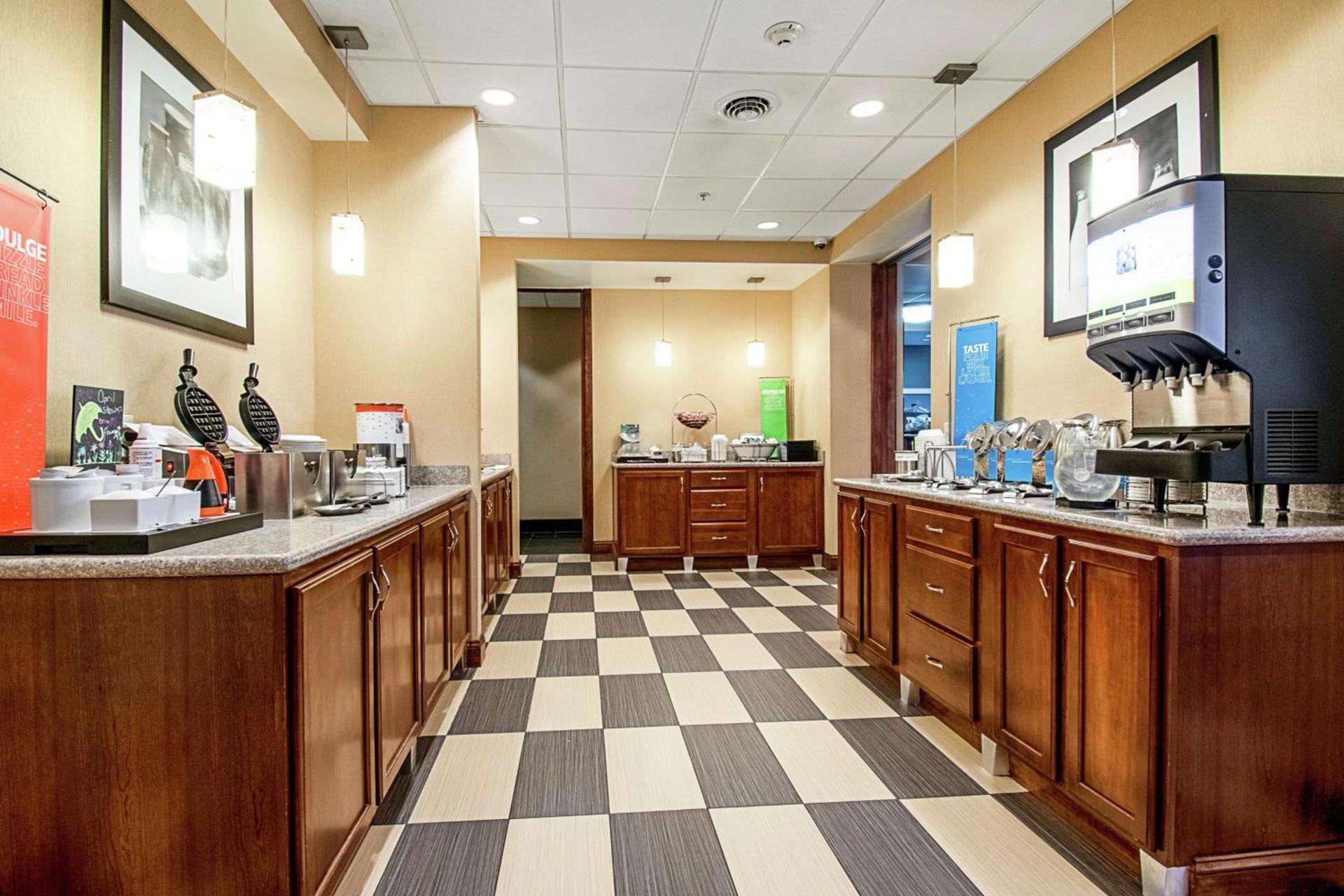 Hampton Inn Pine Grove photo 19