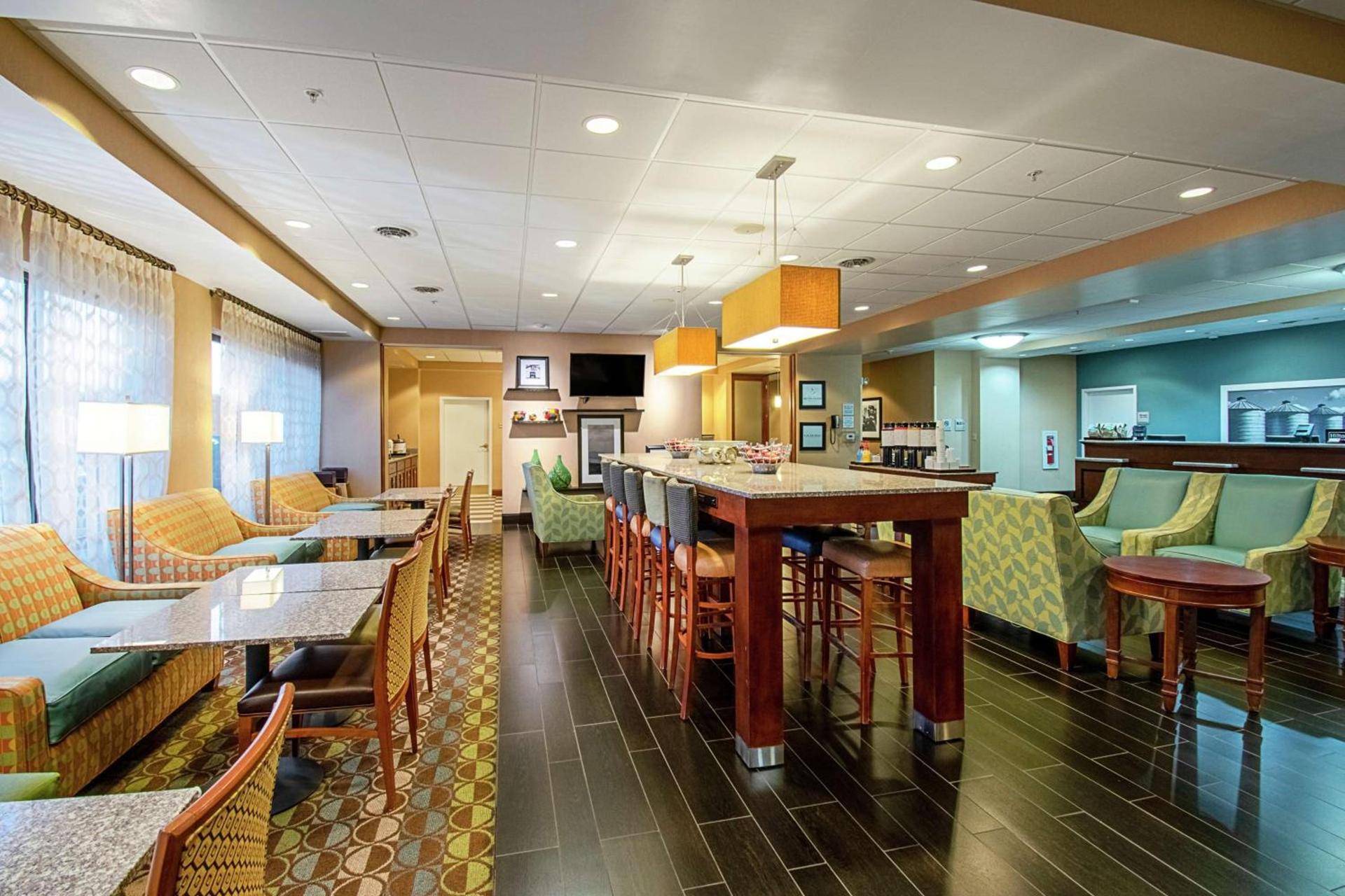 Hampton Inn Pine Grove photo 20