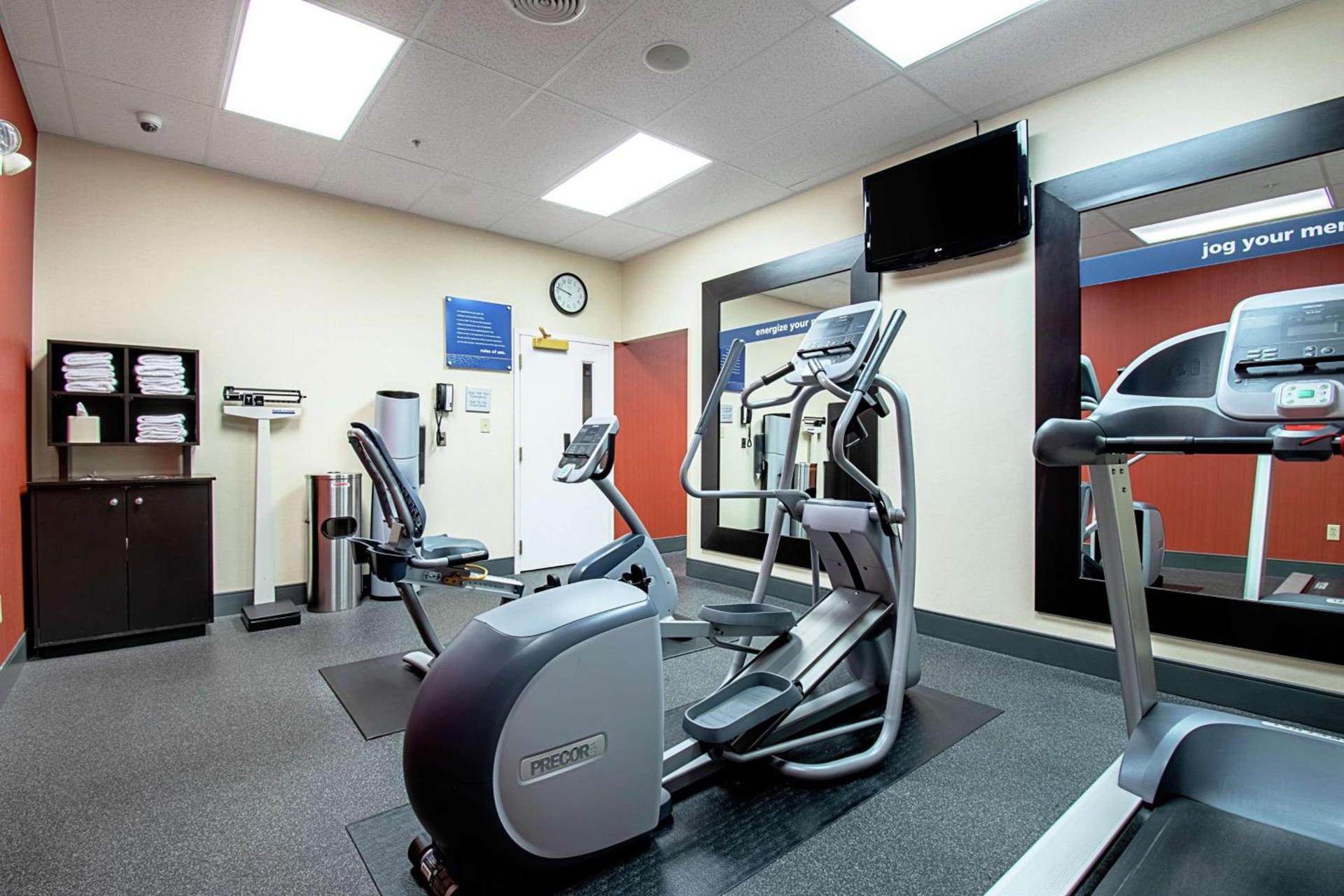 Hampton Inn Pine Grove photo 21