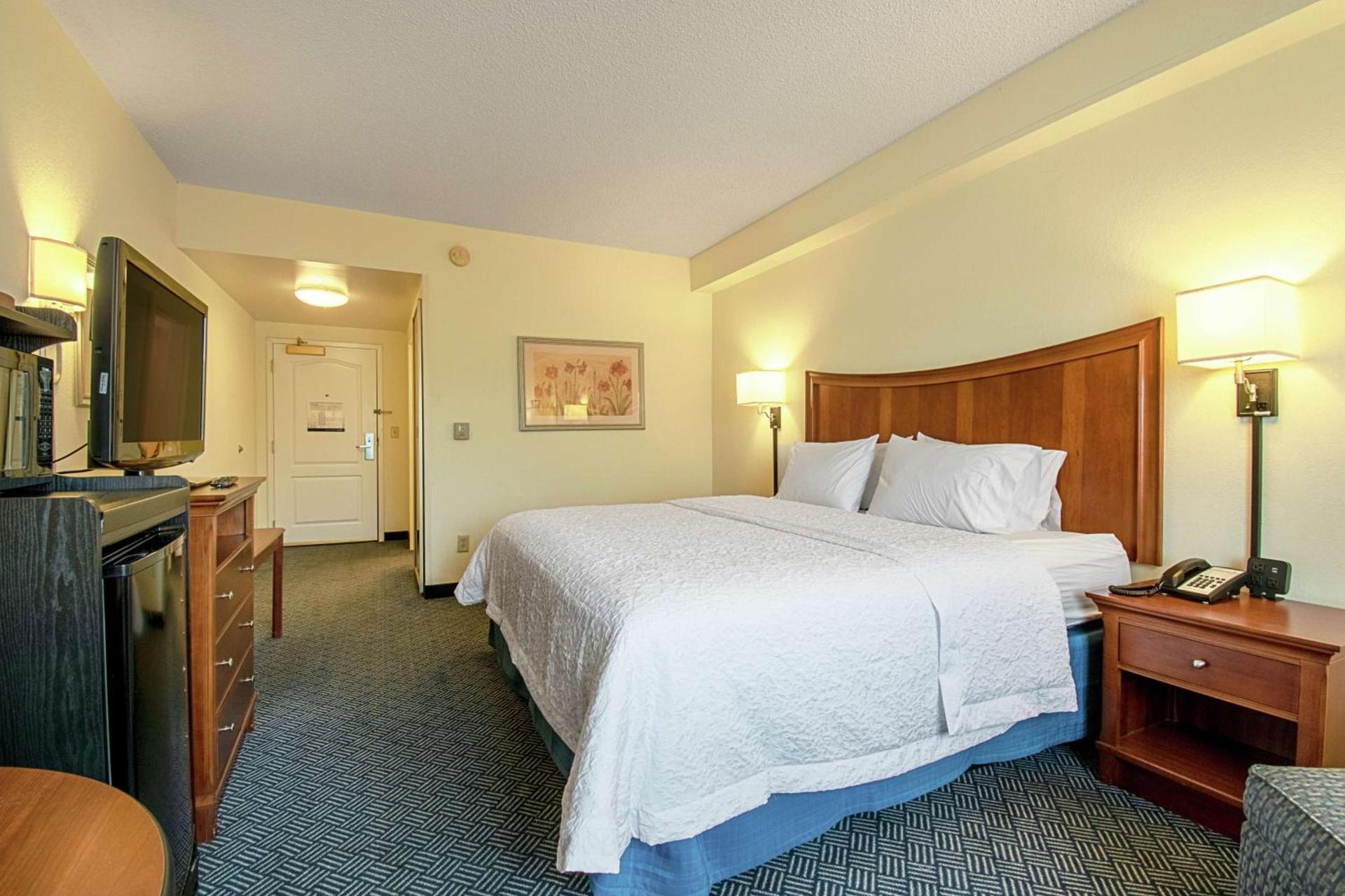 Hampton Inn Pine Grove photo 23