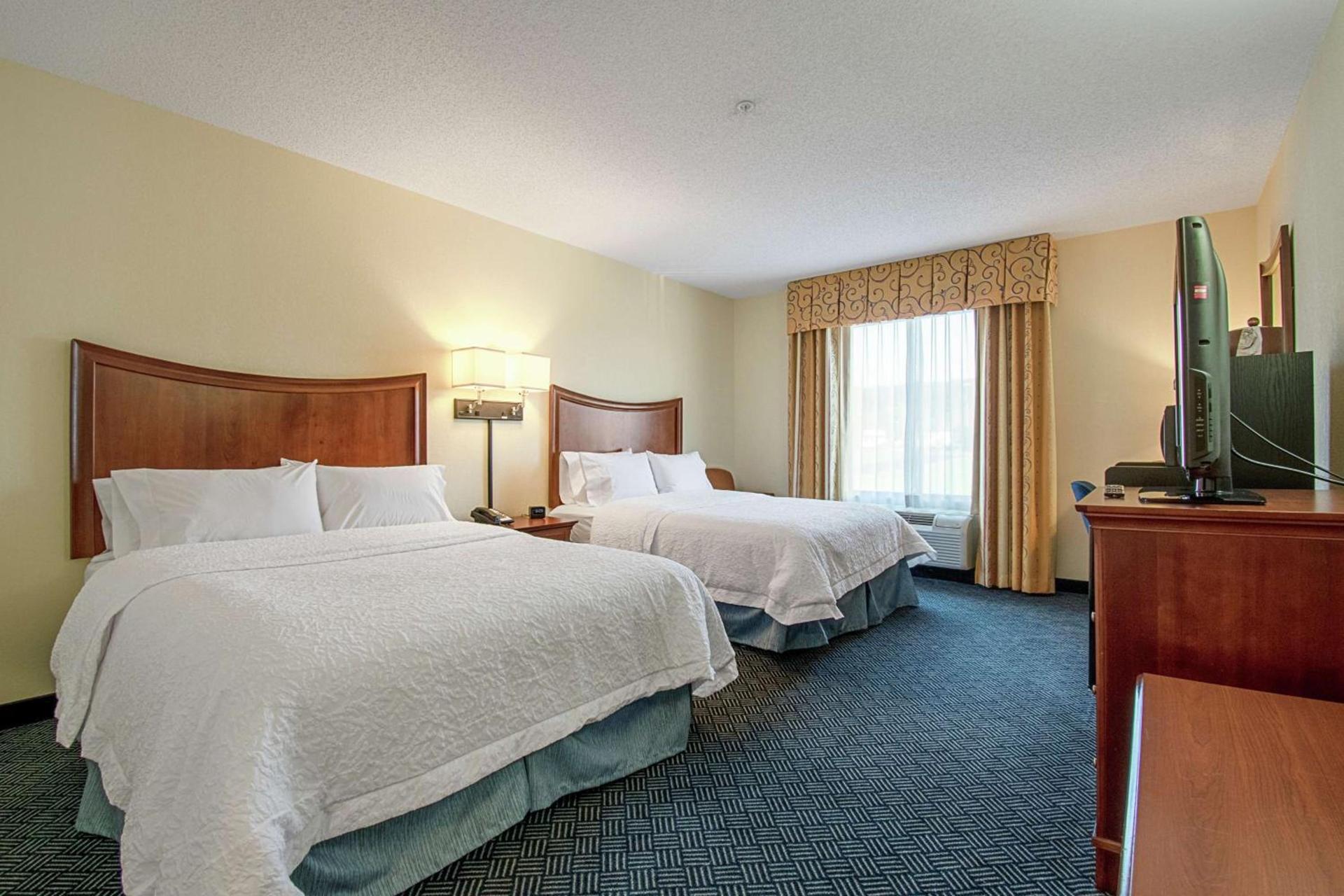 Hampton Inn Pine Grove photo 28