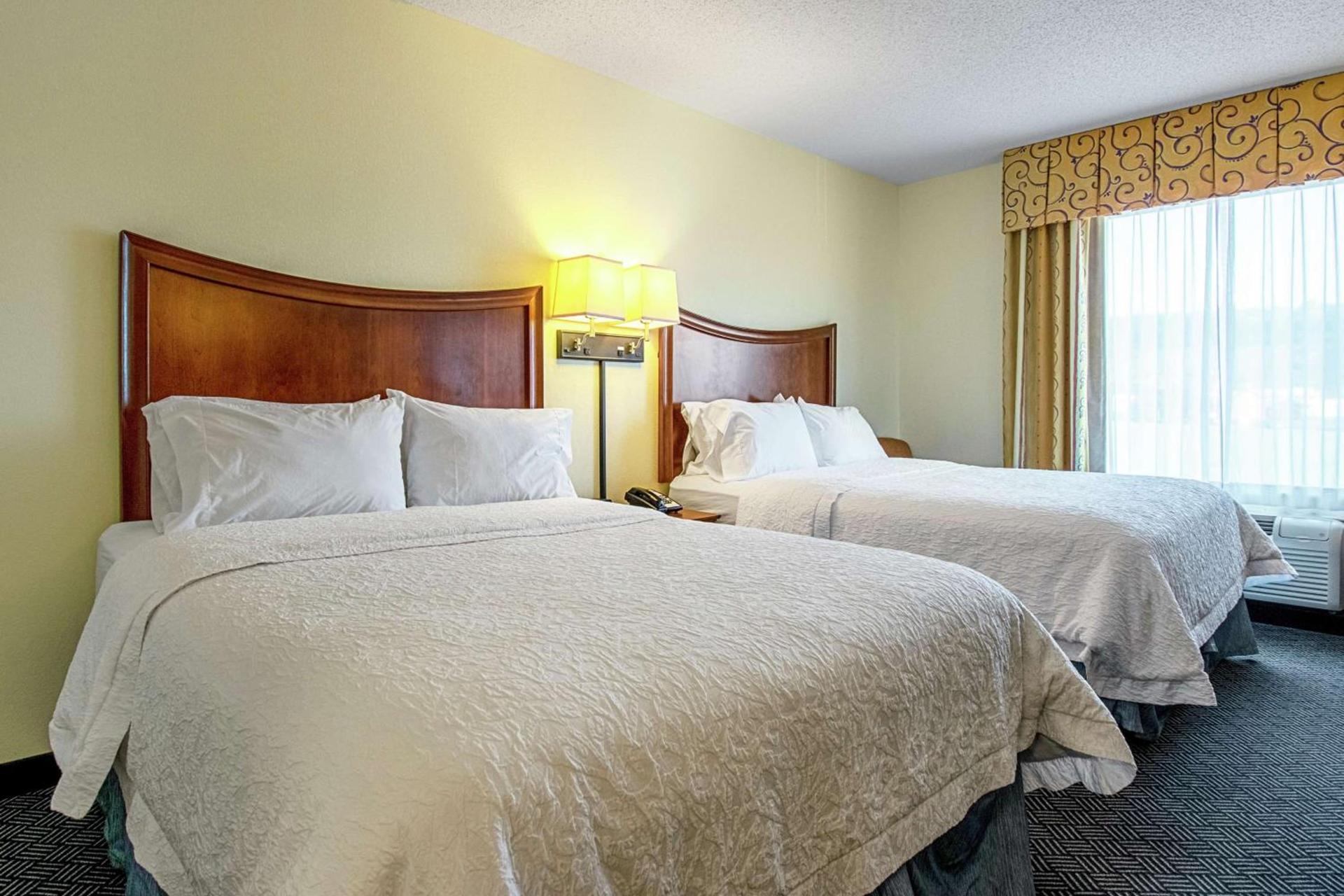 Hampton Inn Pine Grove photo 32