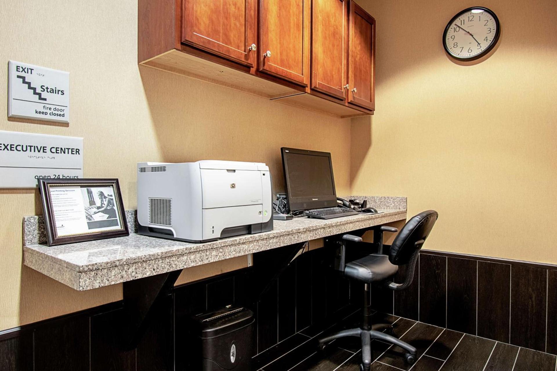 Hampton Inn Pine Grove photo 37