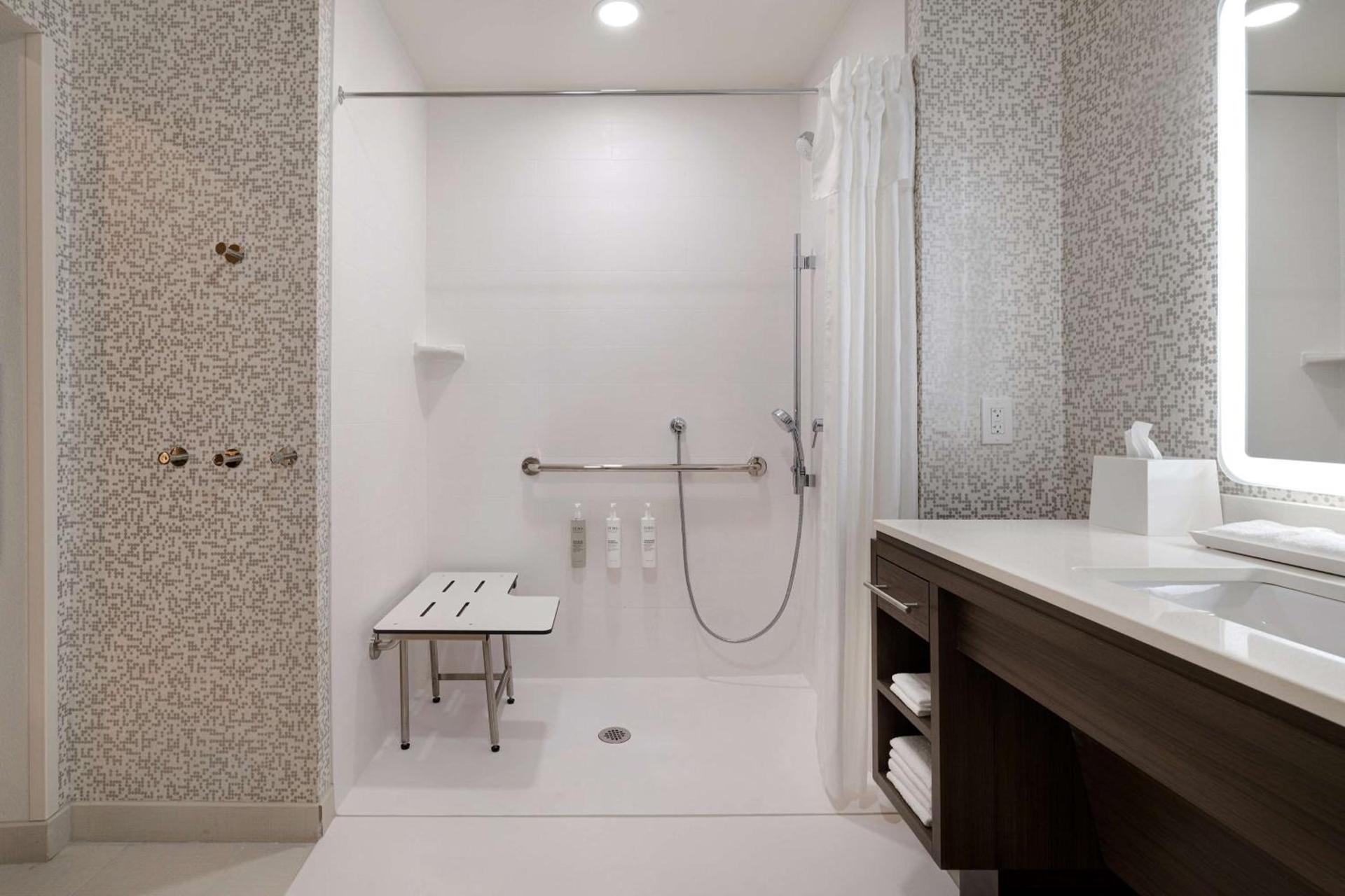 Home2 Suites By Hilton Redding photo 25