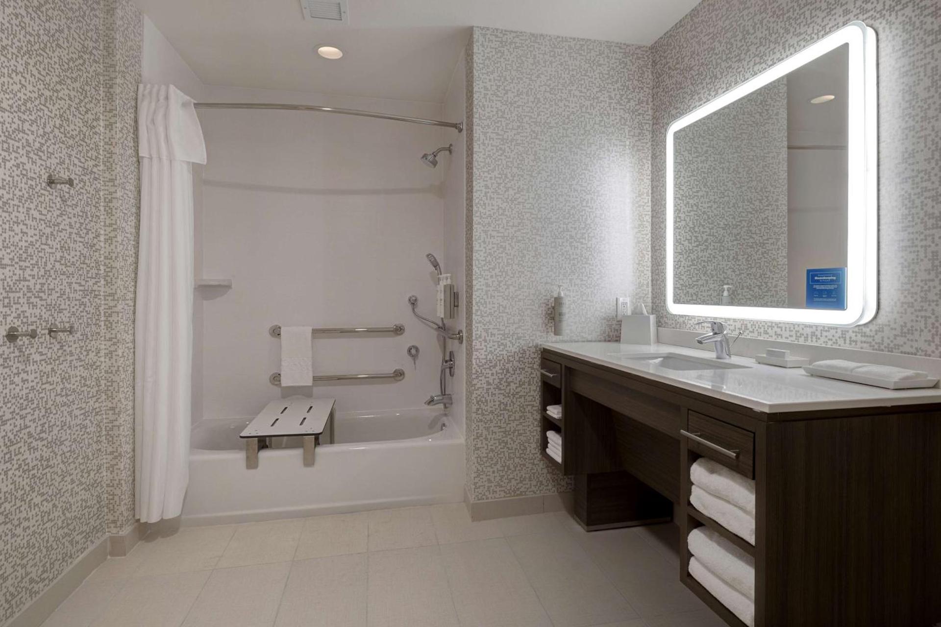 Home2 Suites By Hilton Redding photo 26