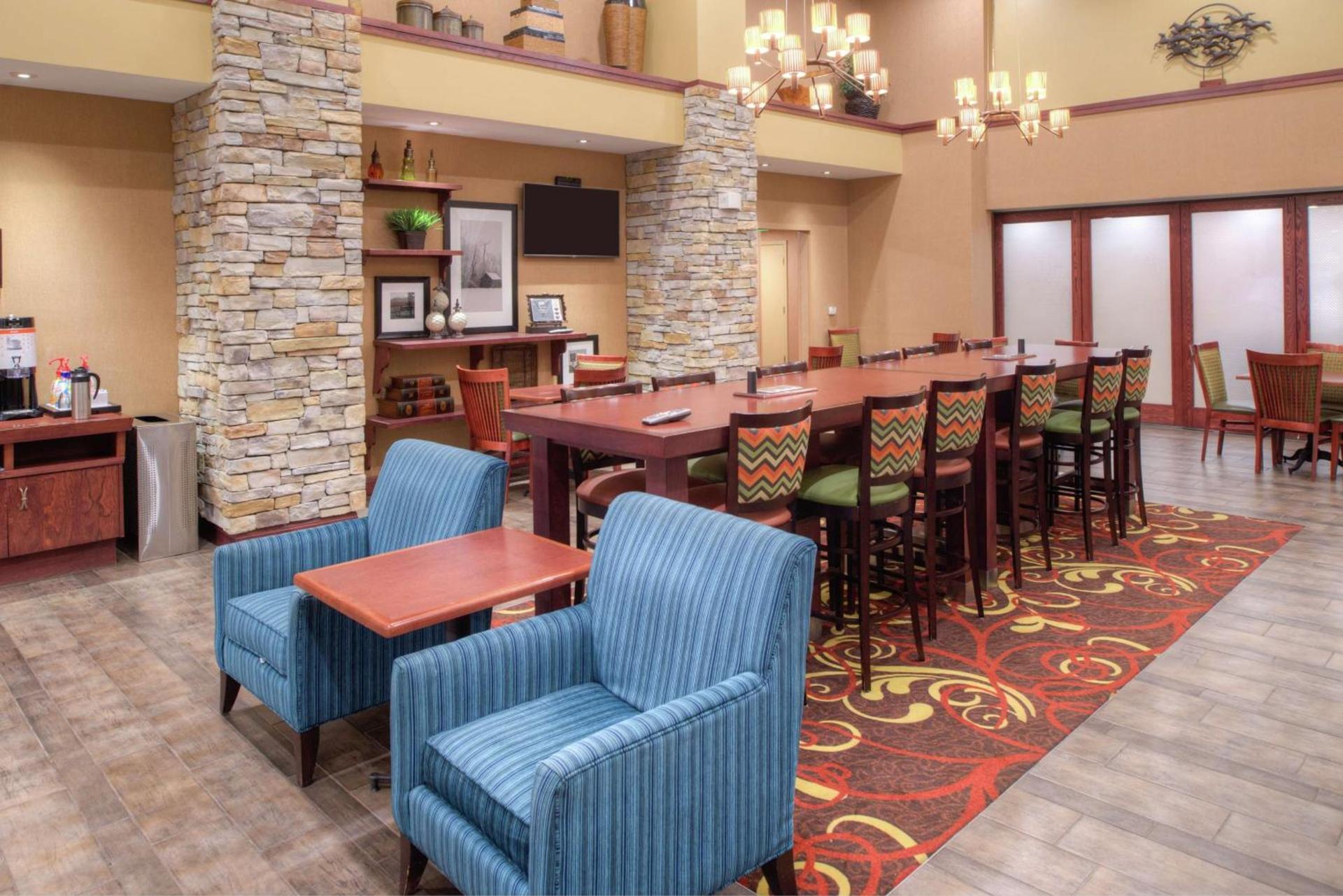 Hampton Inn & Suites Rifle photo 8