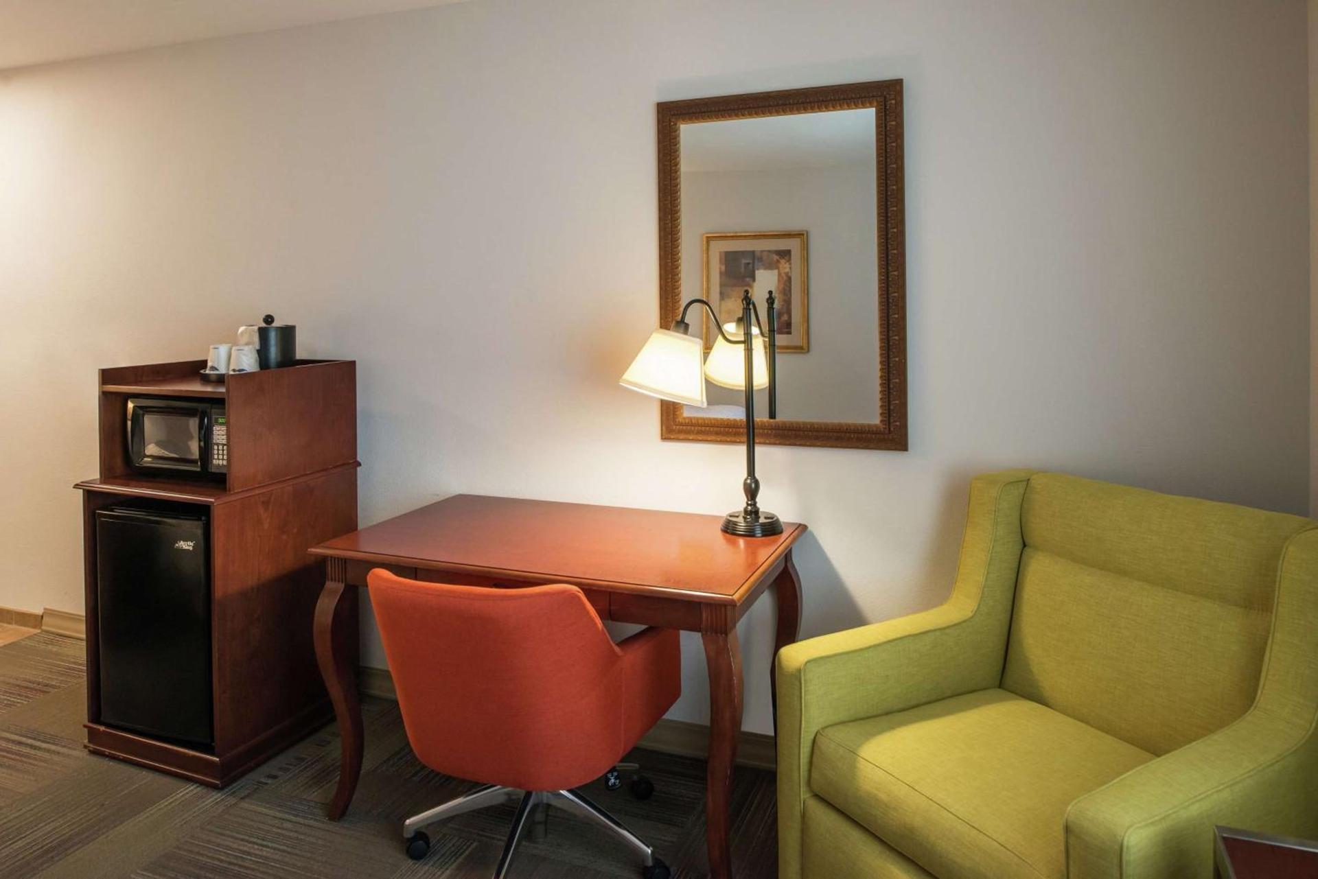 Hampton Inn & Suites Rifle photo 16