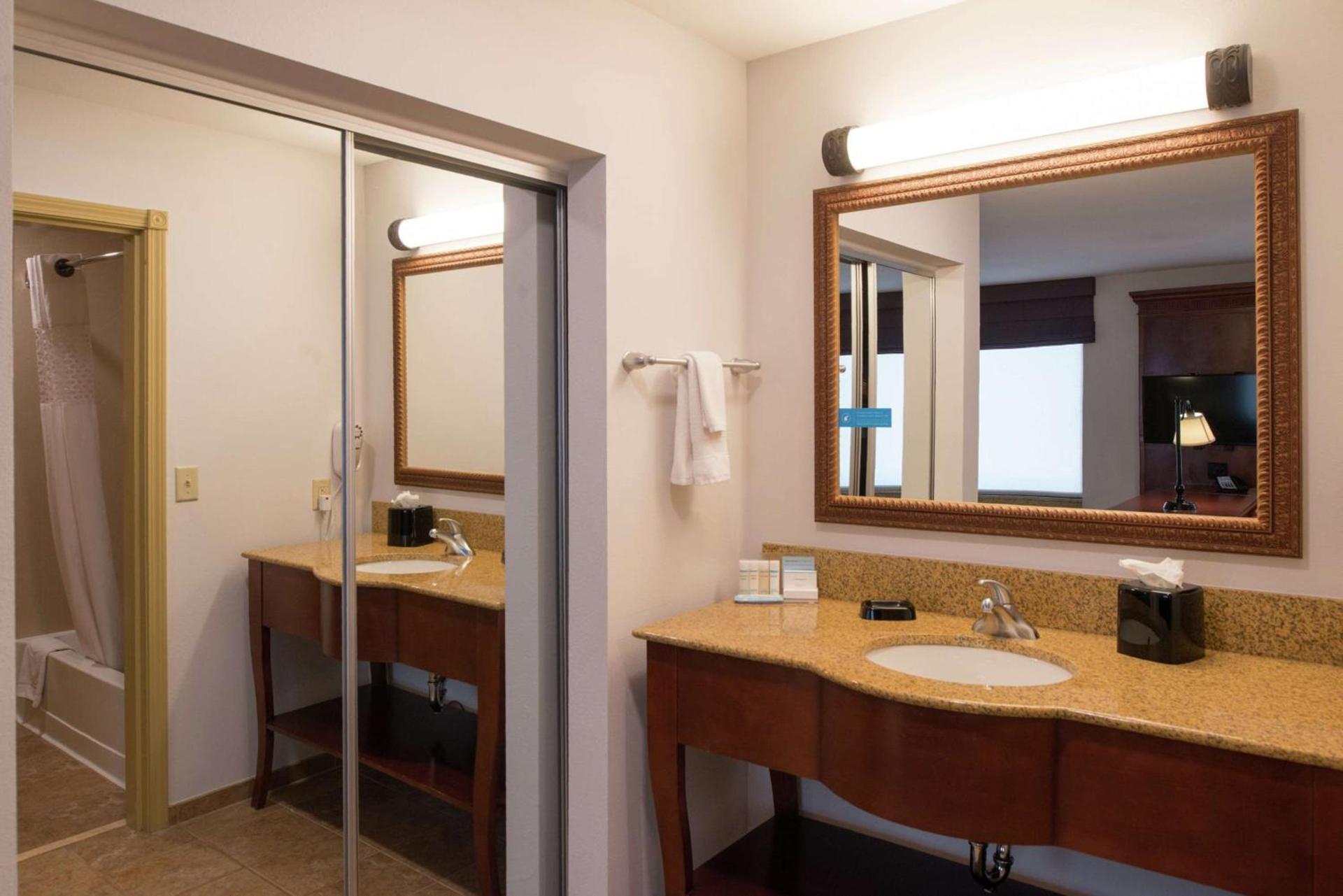 Hampton Inn & Suites Rifle photo 28