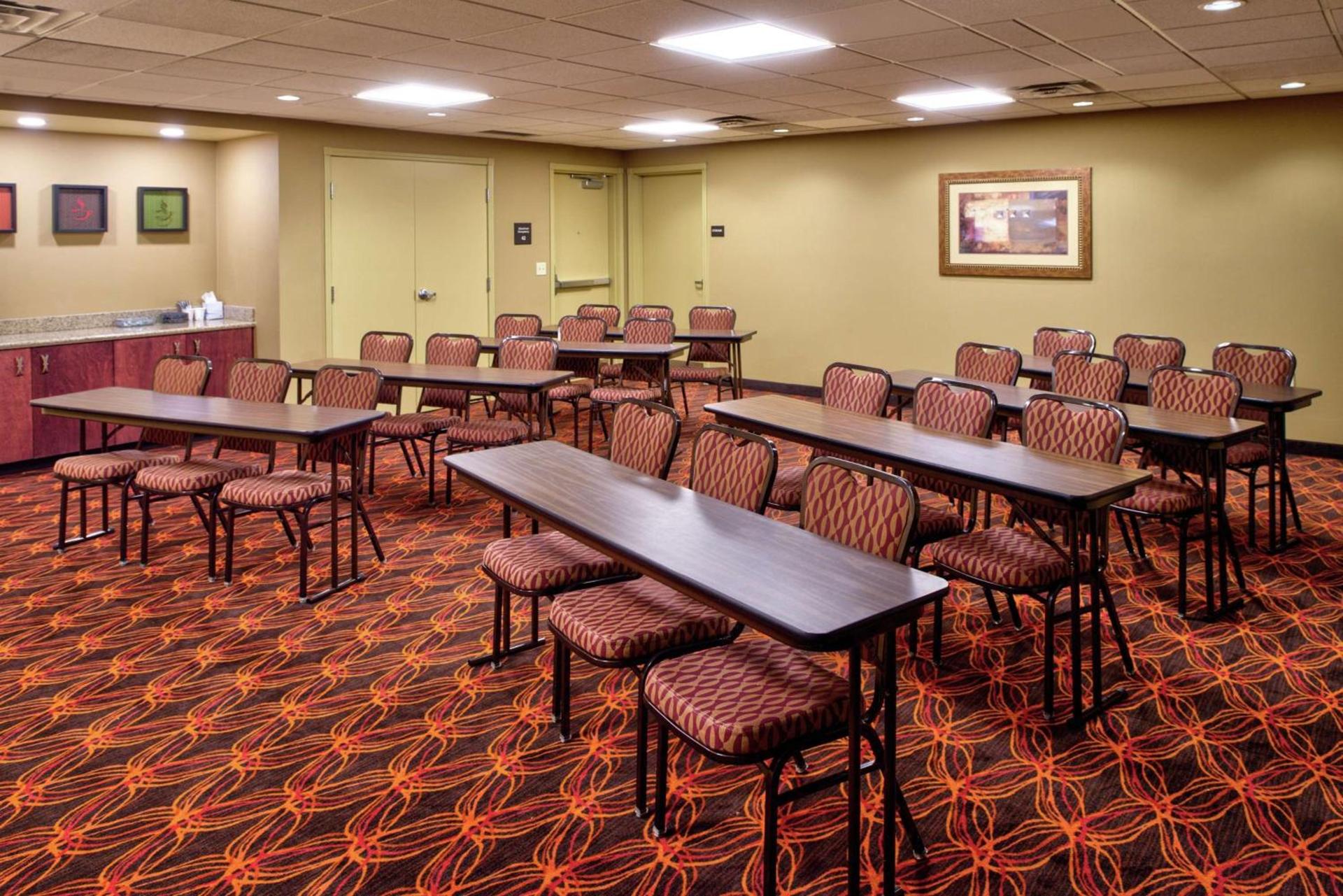Hampton Inn & Suites Rifle photo 34
