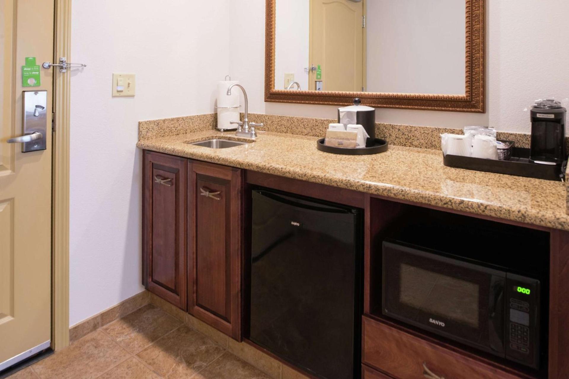 Hampton Inn & Suites Rifle photo 36