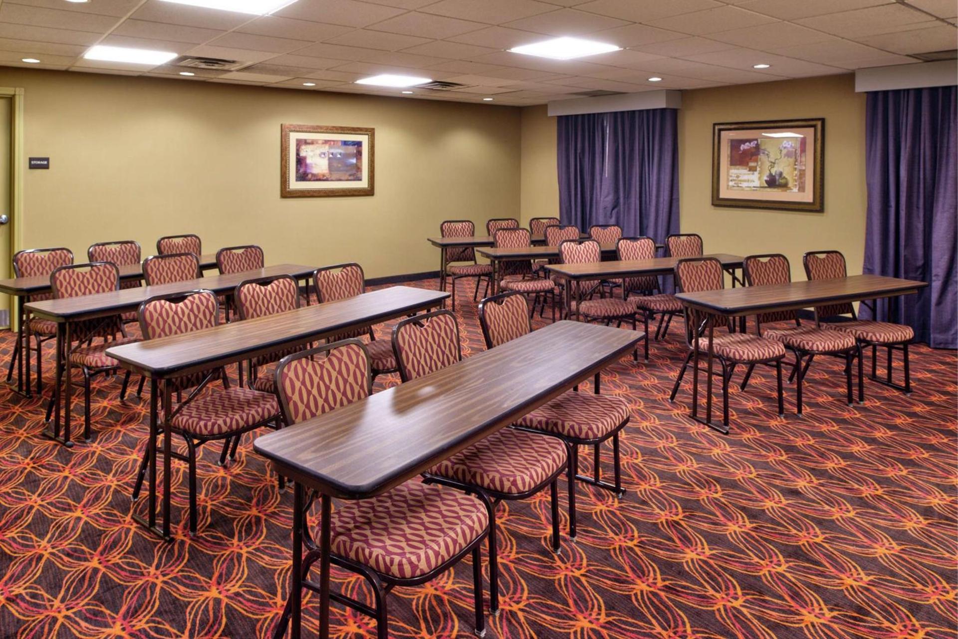 Hampton Inn & Suites Rifle photo 35