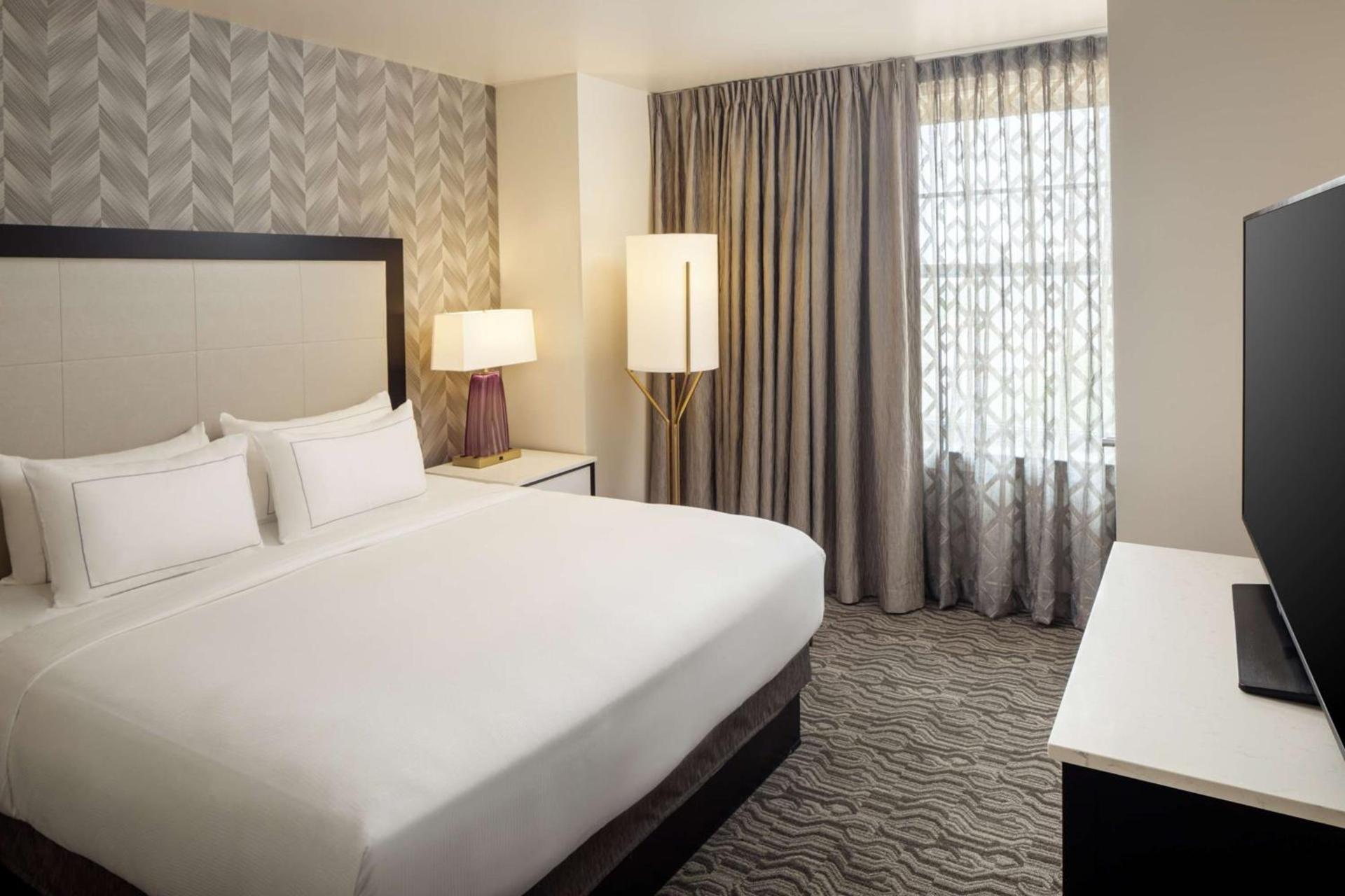 DoubleTree Suites by Hilton Hotel Detroit Downtown - Fort Shelby photo 16