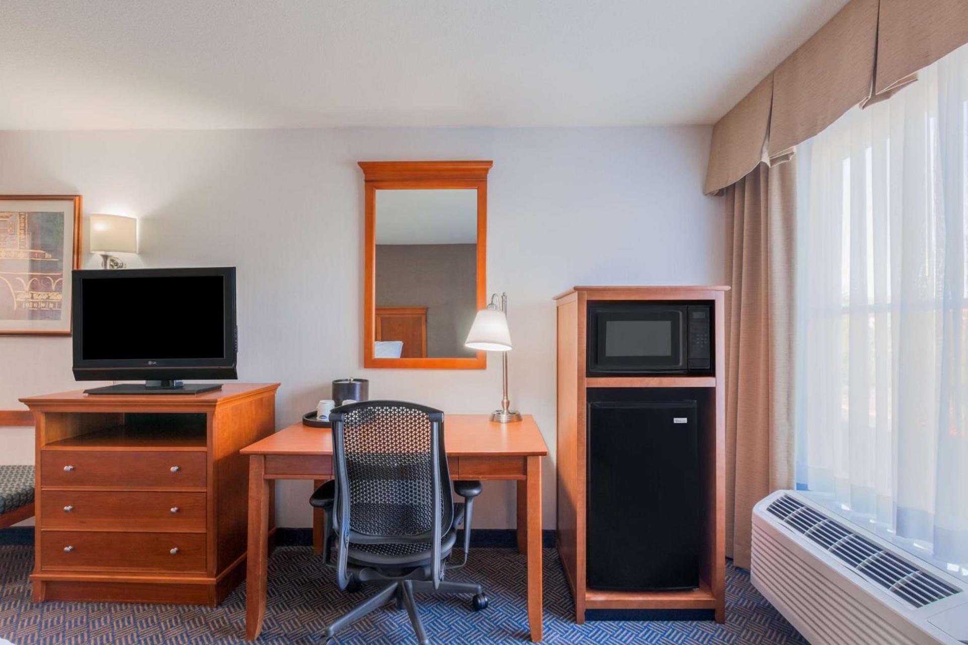 Hampton Inn San Marcos photo 8