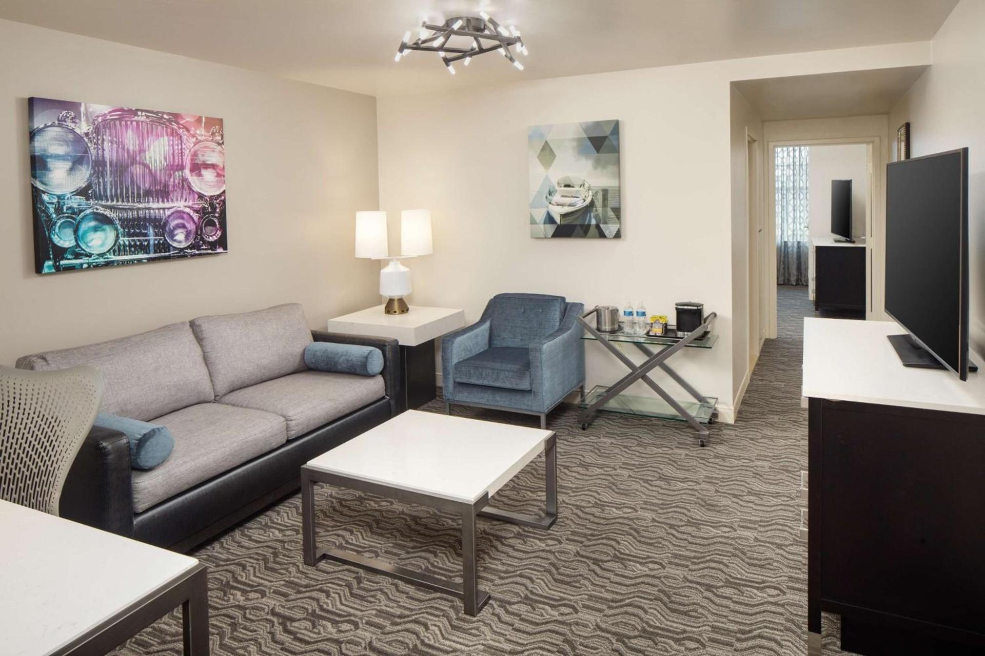 DoubleTree Suites by Hilton Hotel Detroit Downtown - Fort Shelby photo 18