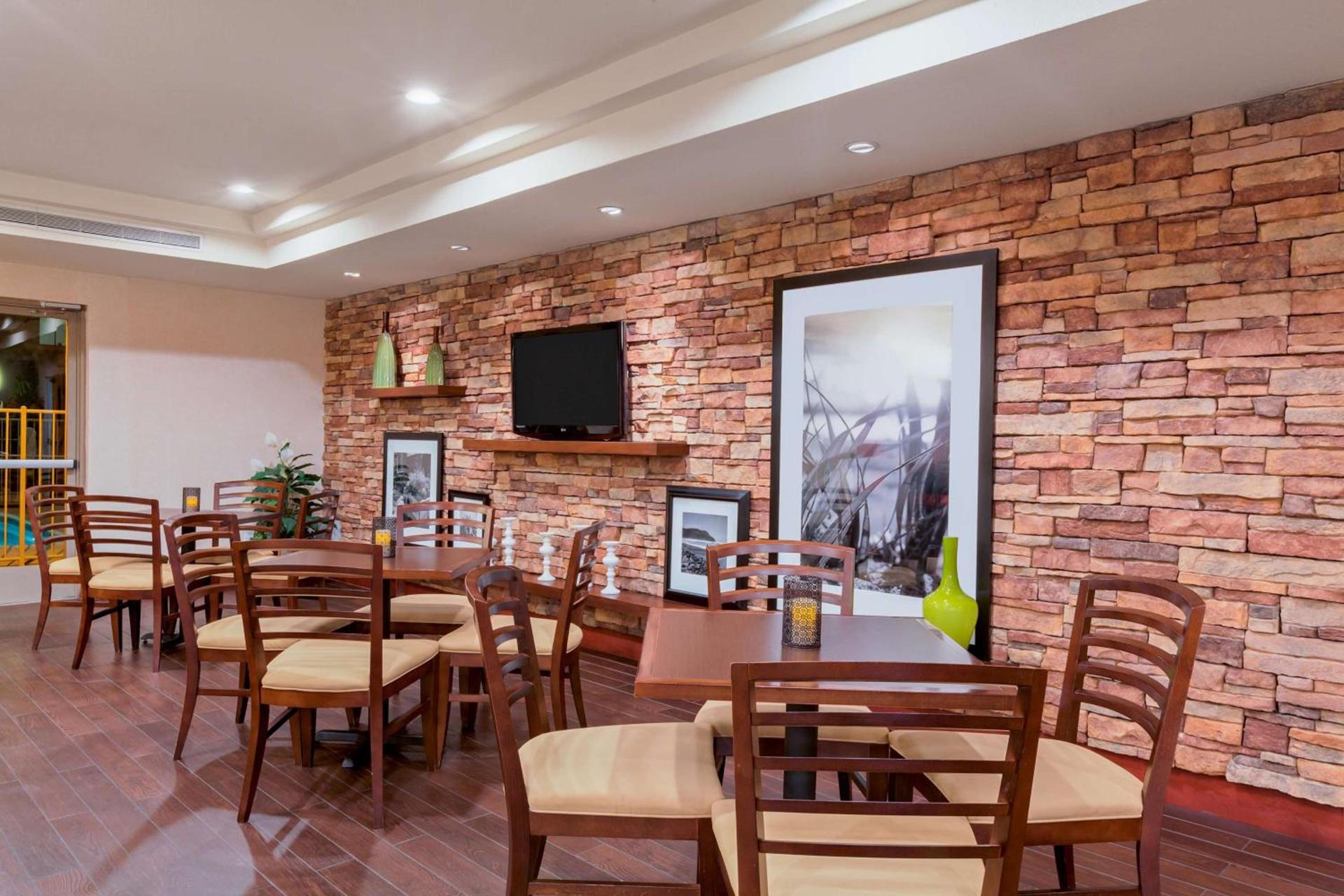 Hampton Inn San Marcos photo 13