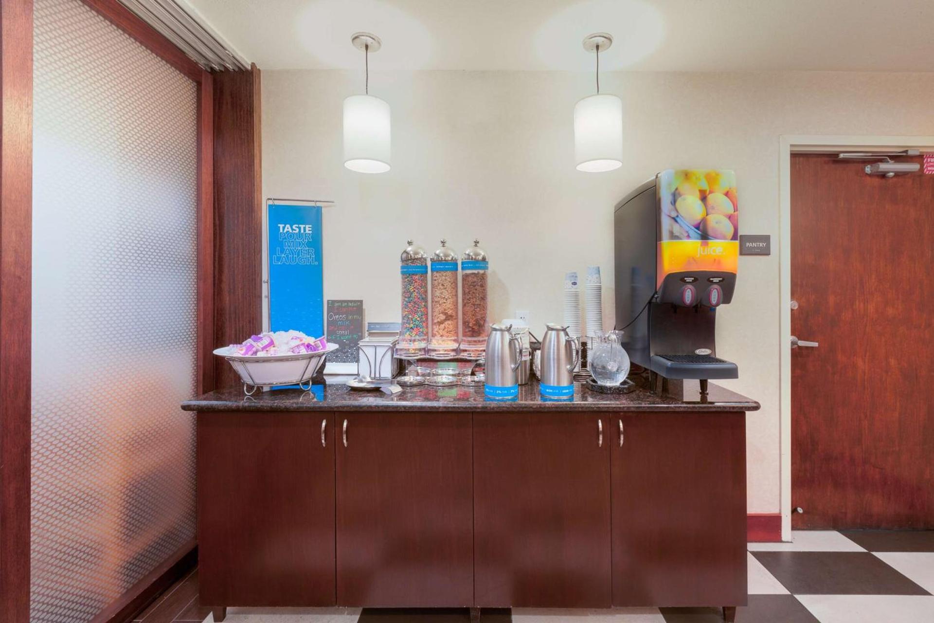 Hampton Inn San Marcos photo 15