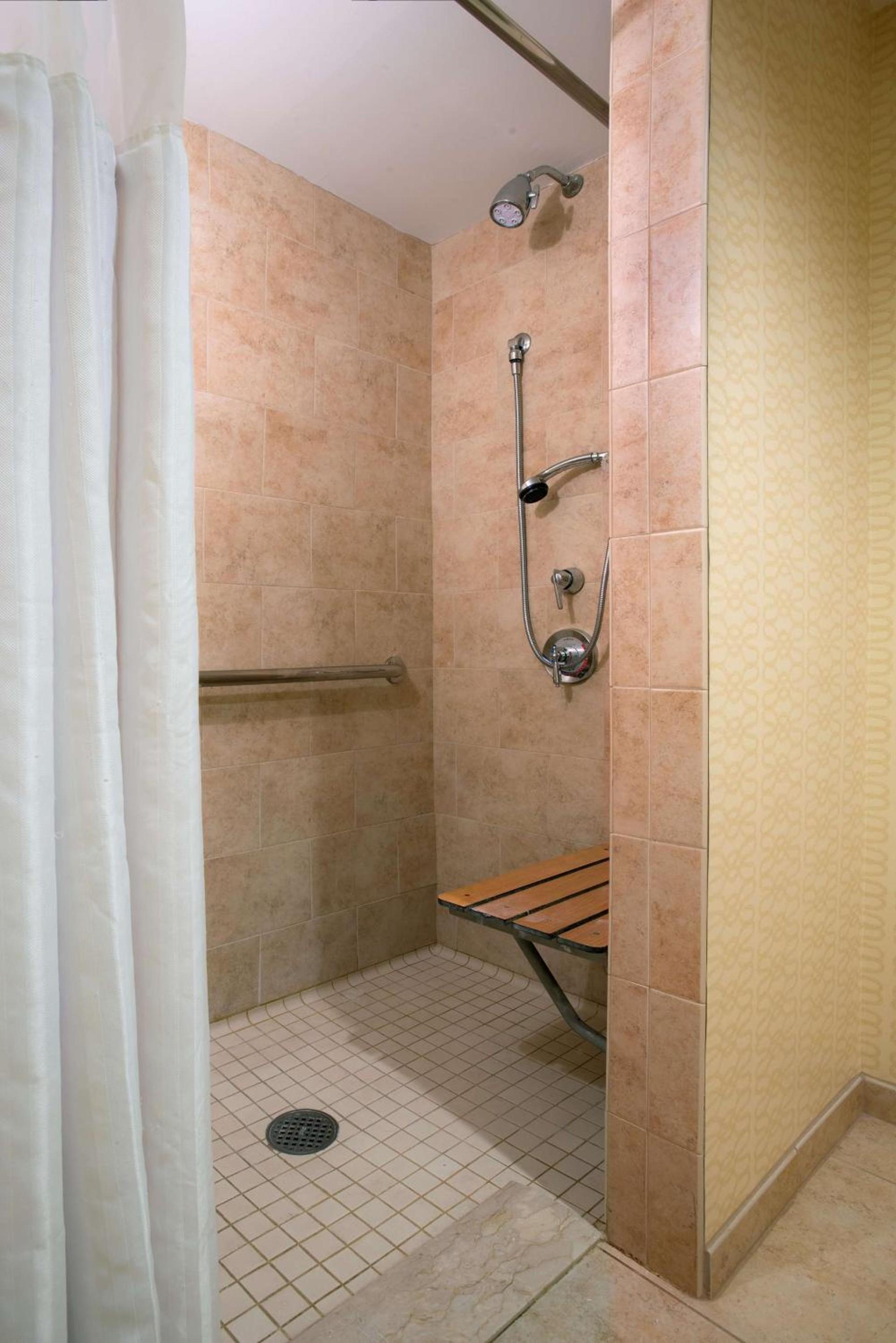 DoubleTree Suites by Hilton Hotel Detroit Downtown - Fort Shelby photo 27