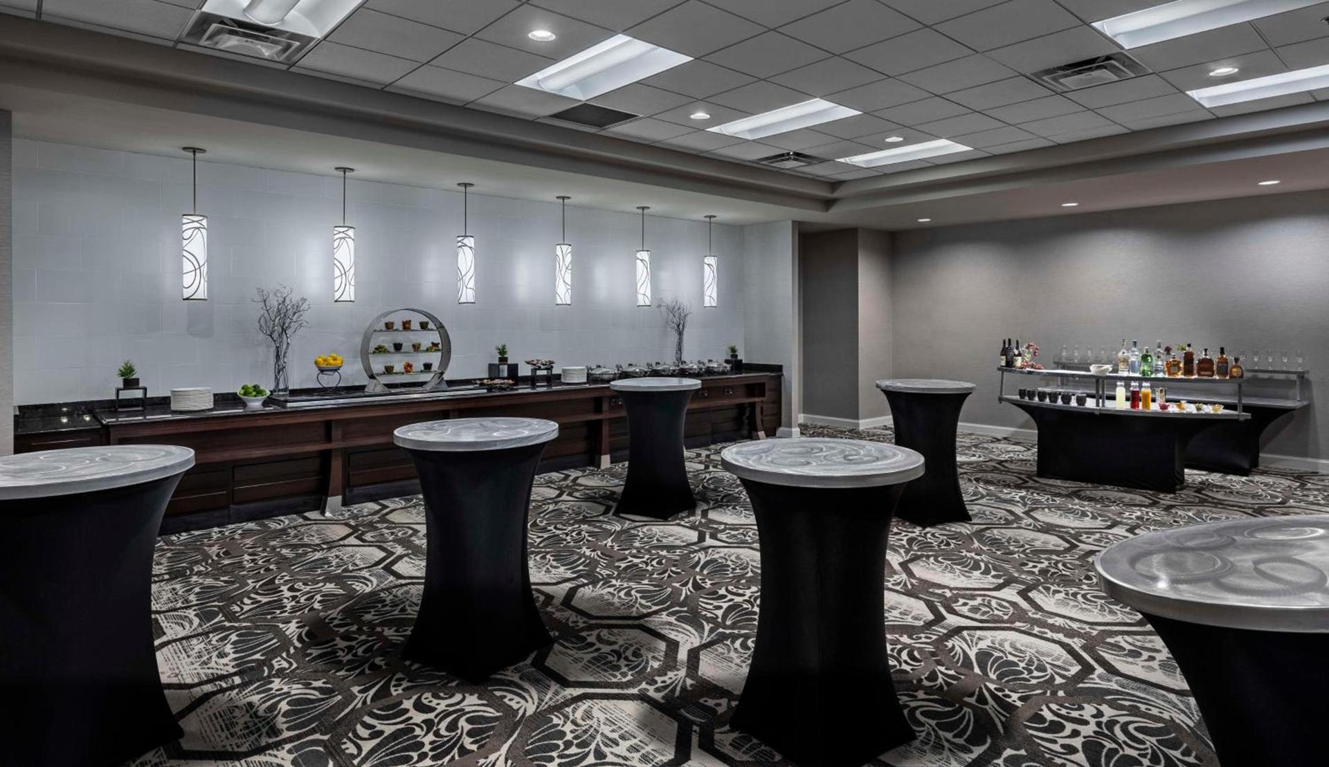 DoubleTree Suites by Hilton Hotel Detroit Downtown - Fort Shelby photo 33