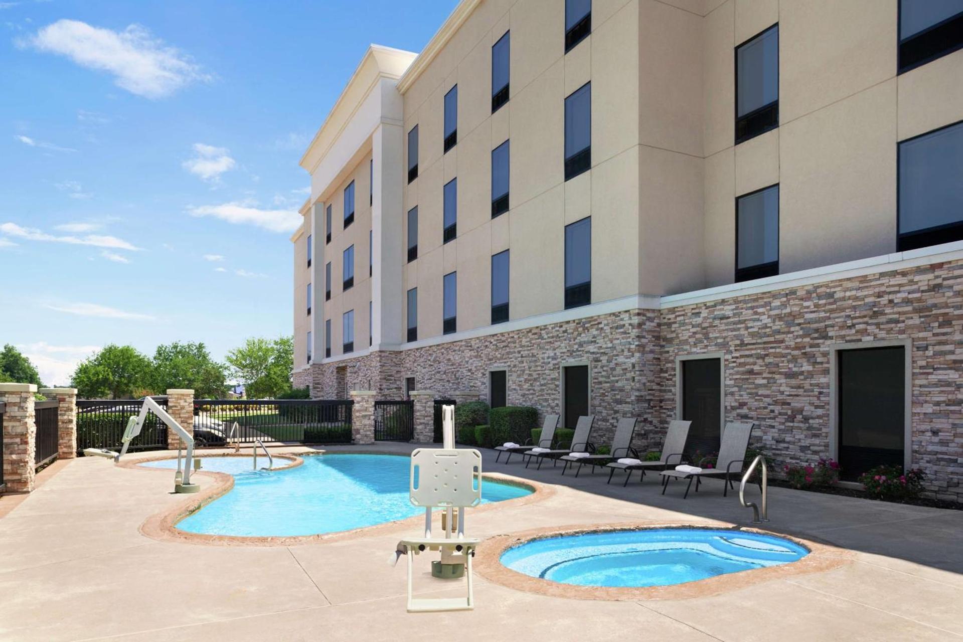 Hampton Inn Sulphur Springs photo 9
