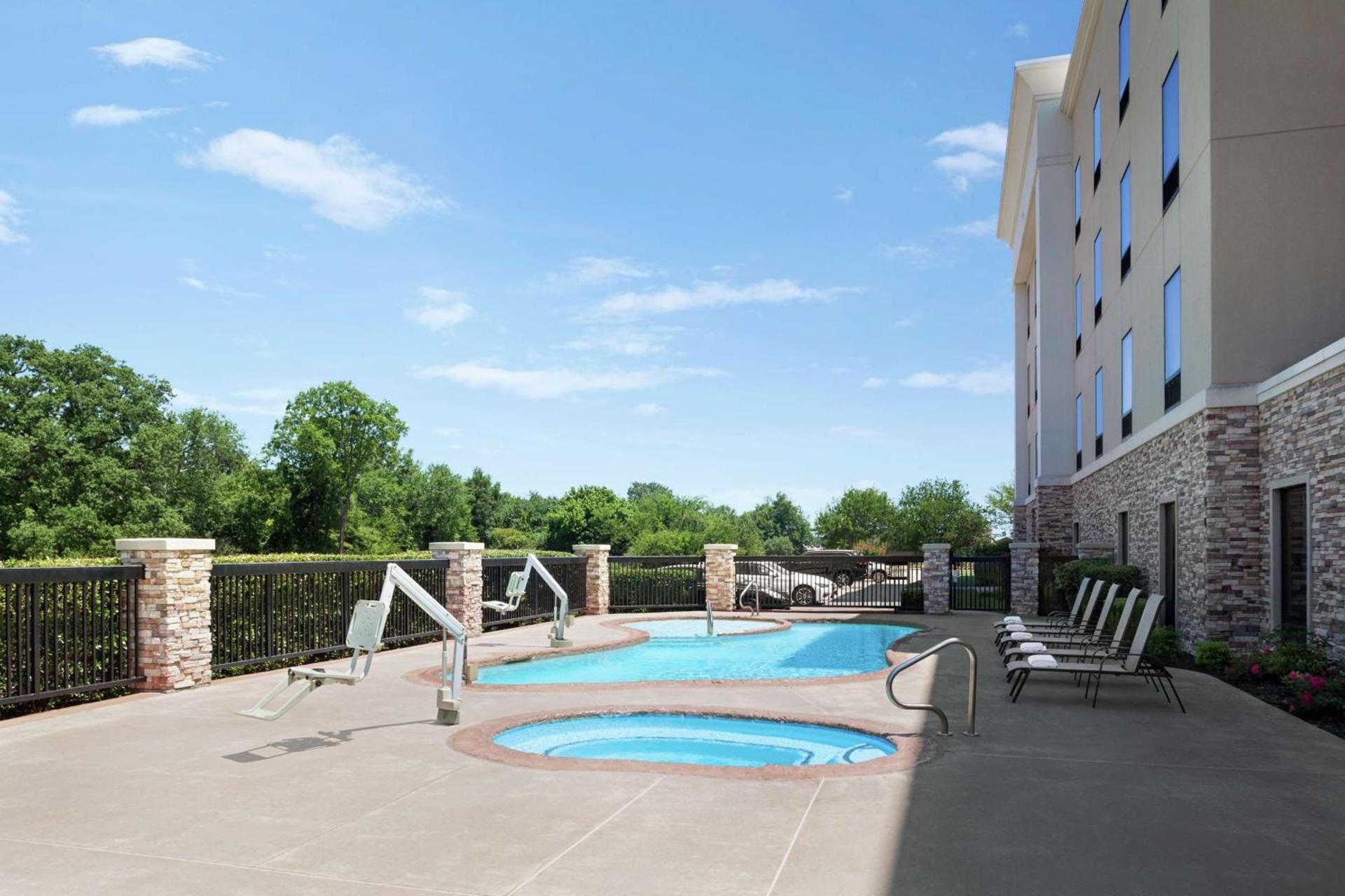 Hampton Inn Sulphur Springs photo 10