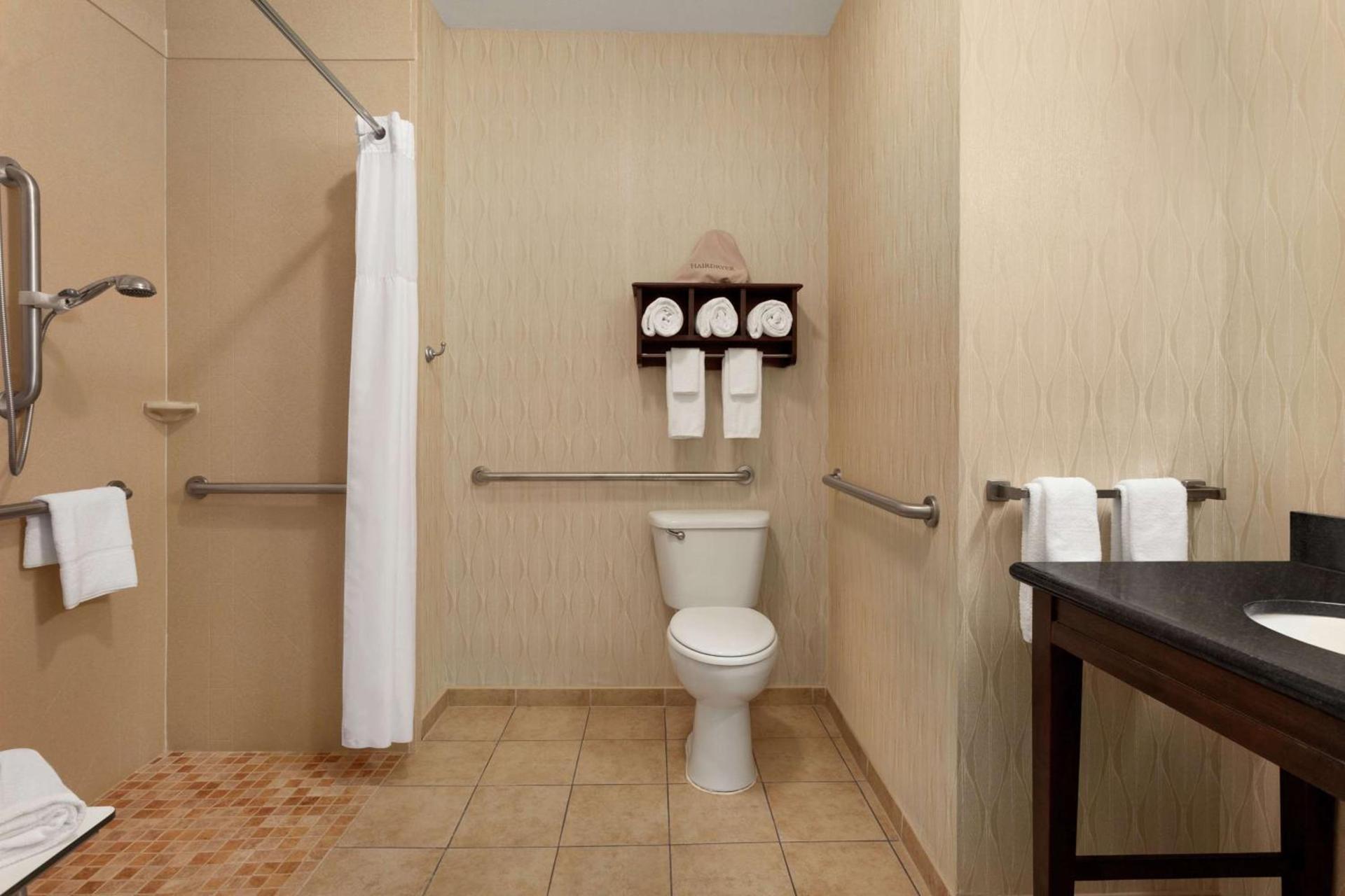 Hampton Inn Sulphur Springs photo 17