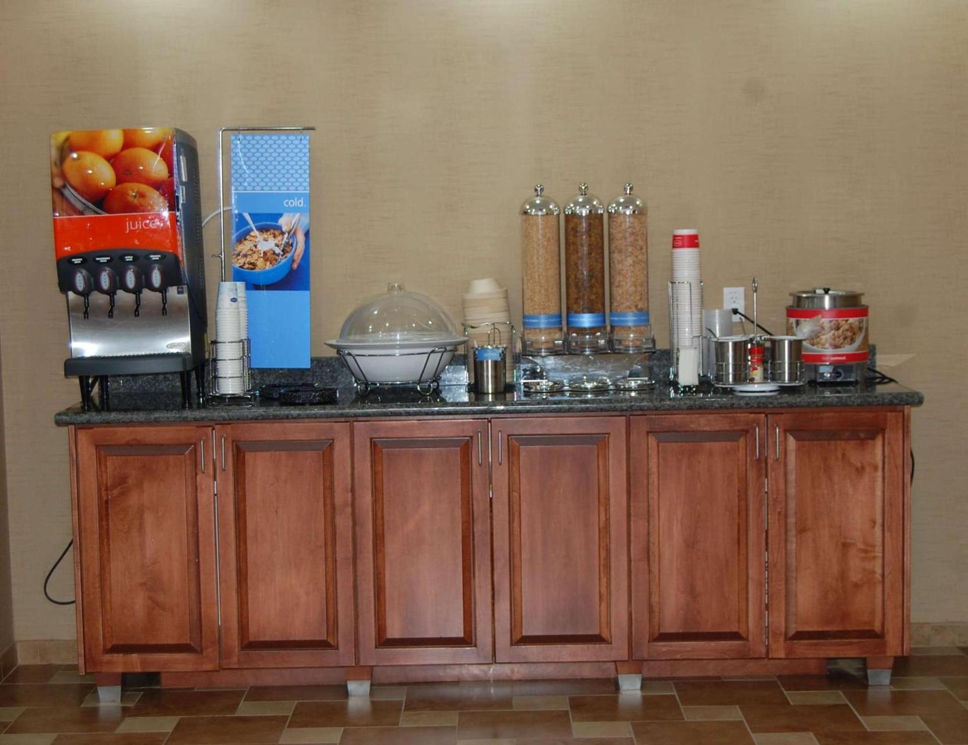 Hampton Inn Sidney photo 15