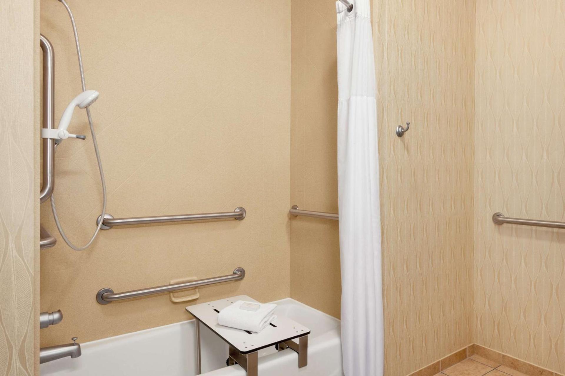 Hampton Inn Sulphur Springs photo 22