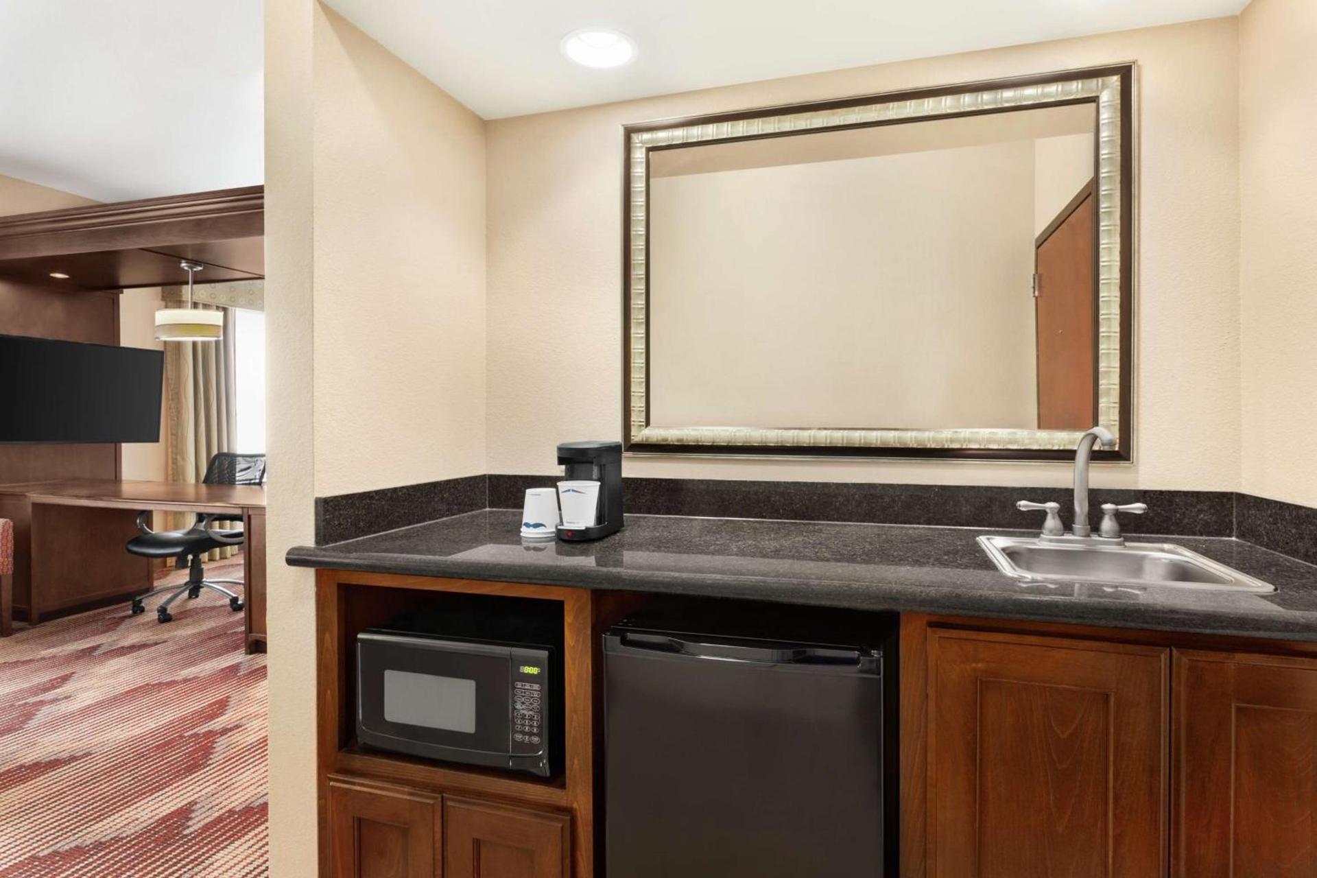 Hampton Inn Sulphur Springs photo 42