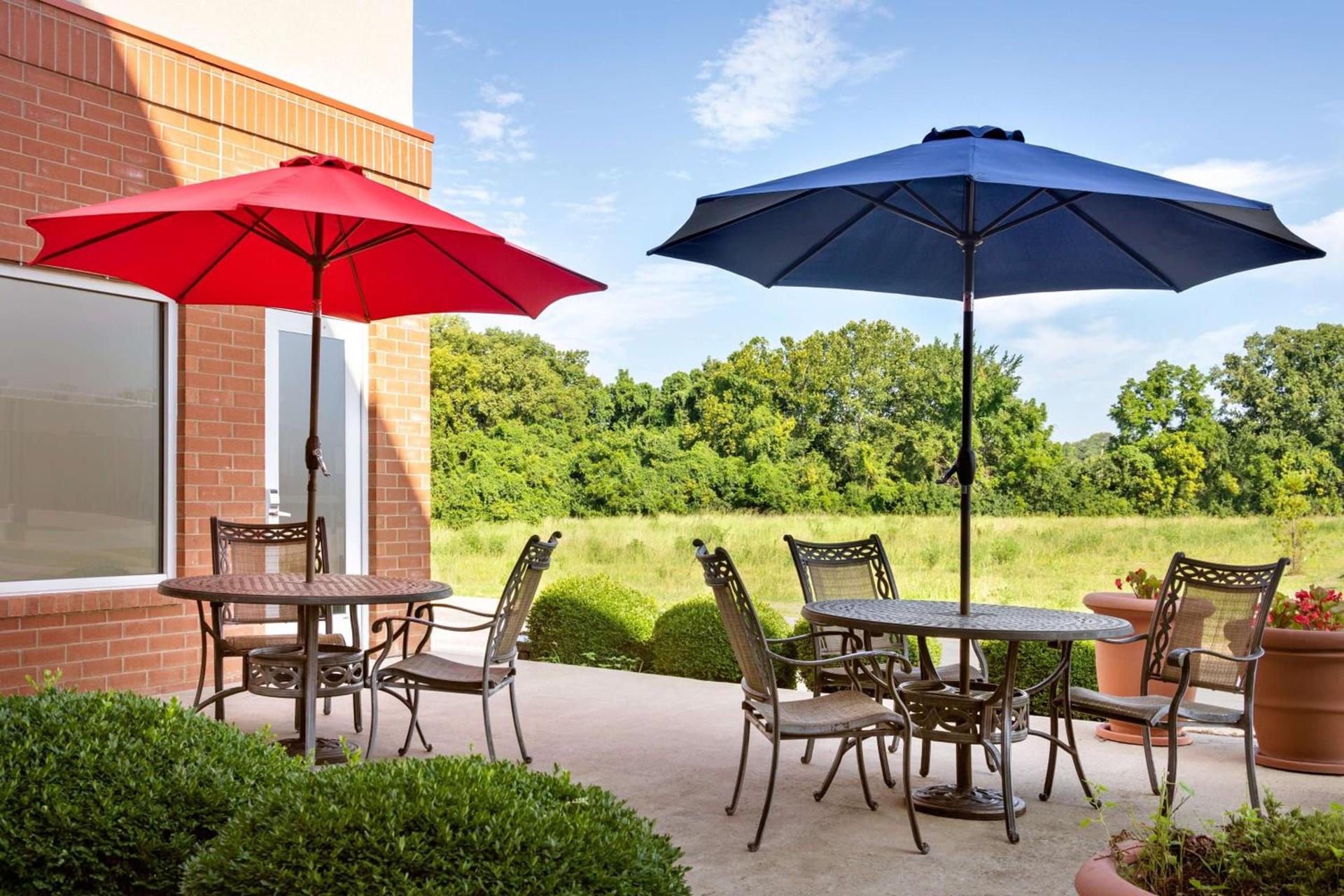 Hampton Inn St. Louis-Columbia photo 3