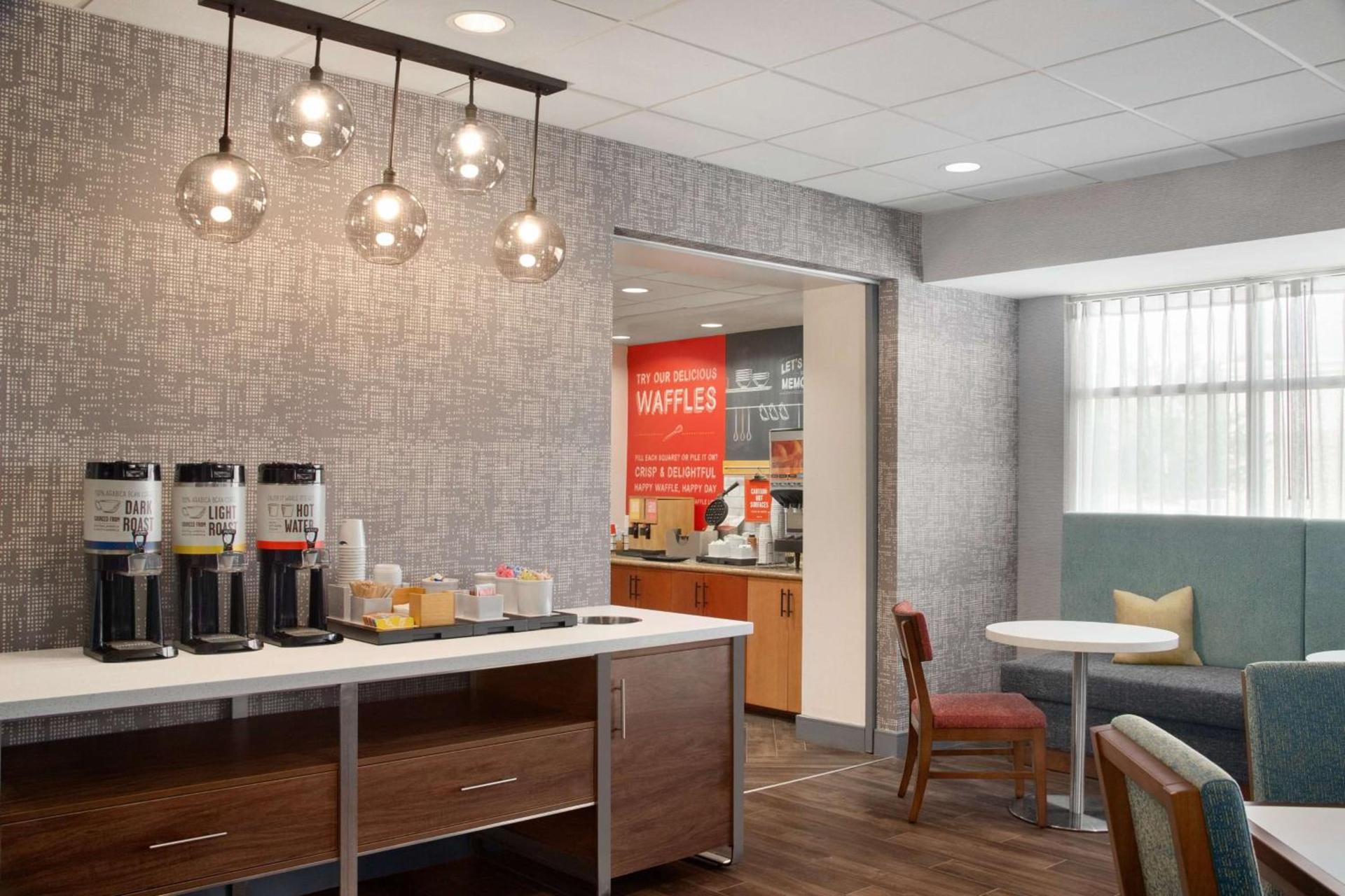 Hampton Inn St. Louis-Columbia photo 10