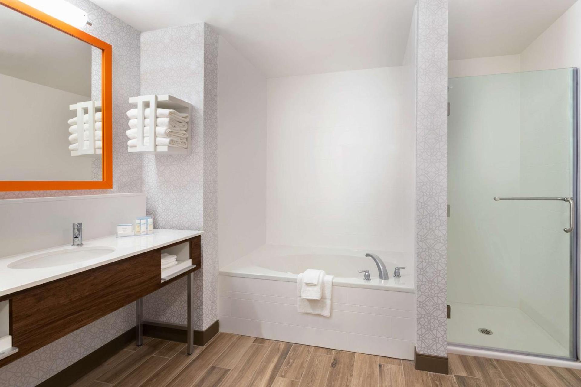 Hampton Inn St. Louis-Columbia photo 16