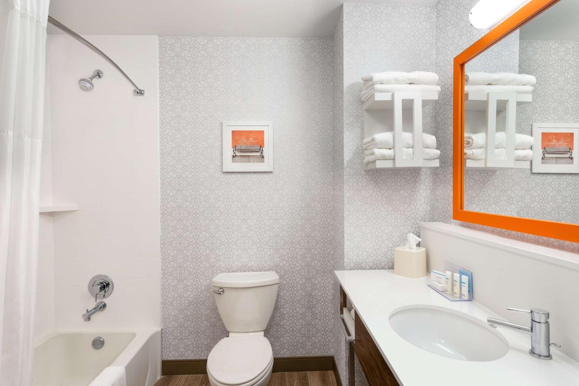 Hampton Inn St. Louis-Columbia photo 21
