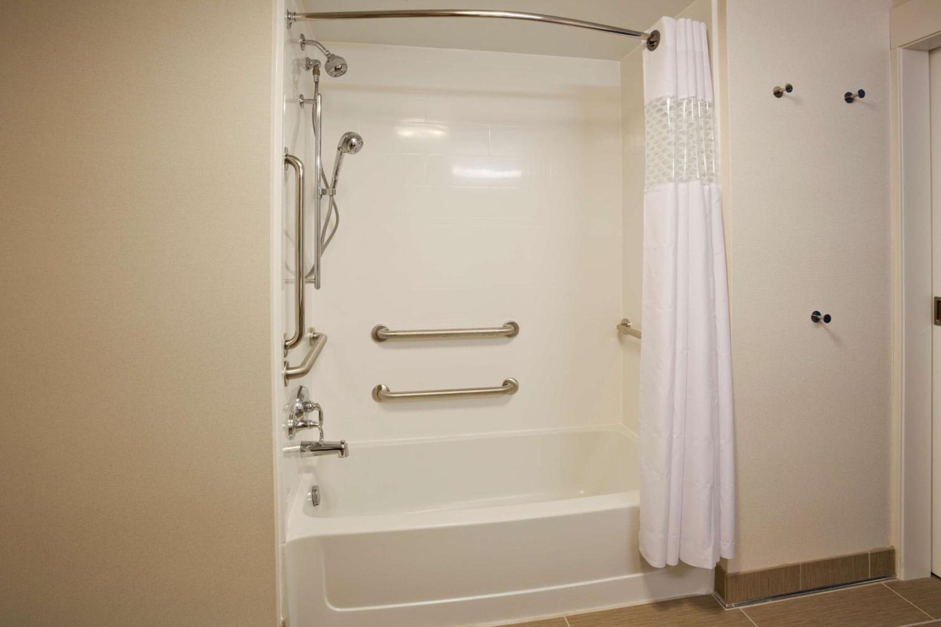 Hampton Inn Spicer Green Lake, MN photo 32
