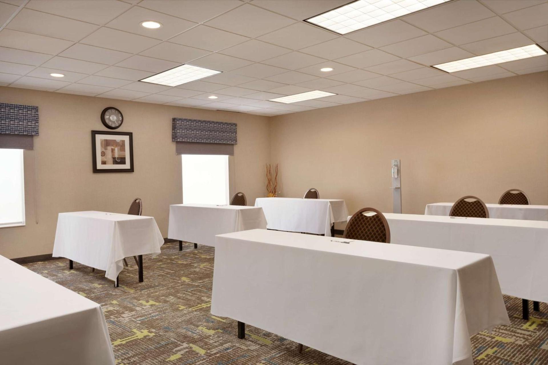 Hampton Inn St. Louis-Columbia photo 26